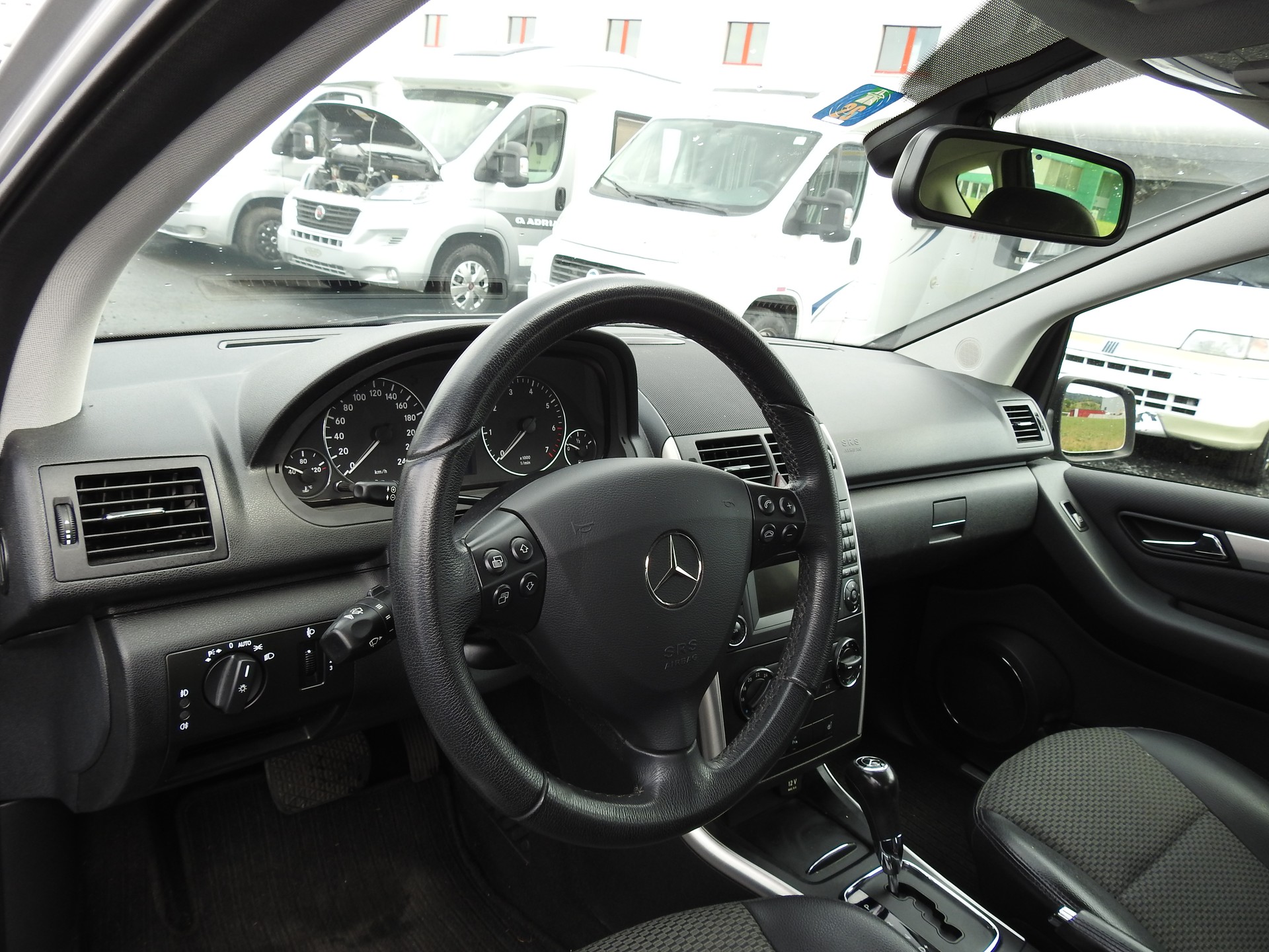 MERCEDES-BENZ A 180 Avantgarde Selection Autotronic-image-11