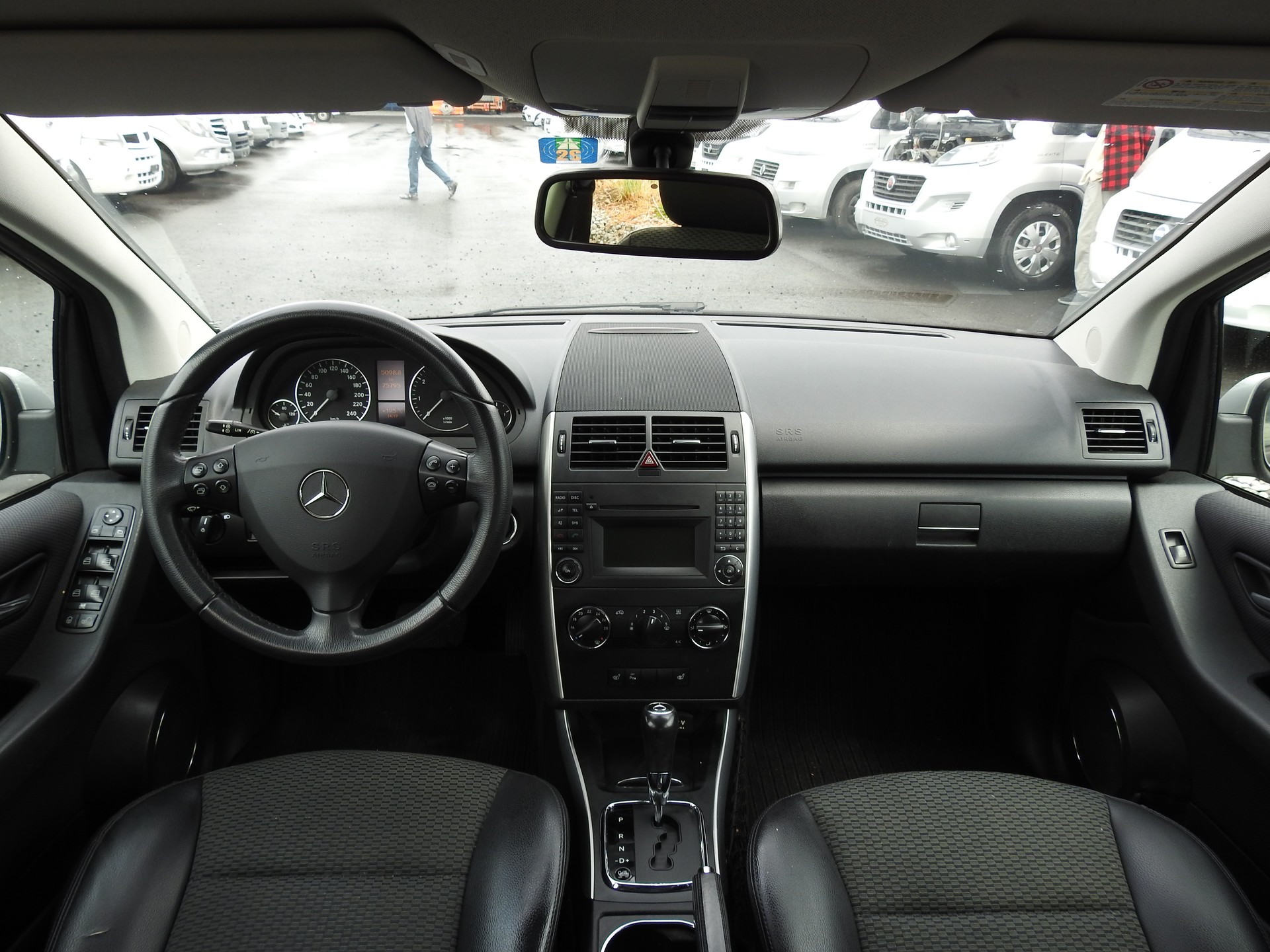 MERCEDES-BENZ A 180 Avantgarde Selection Autotronic-image-15