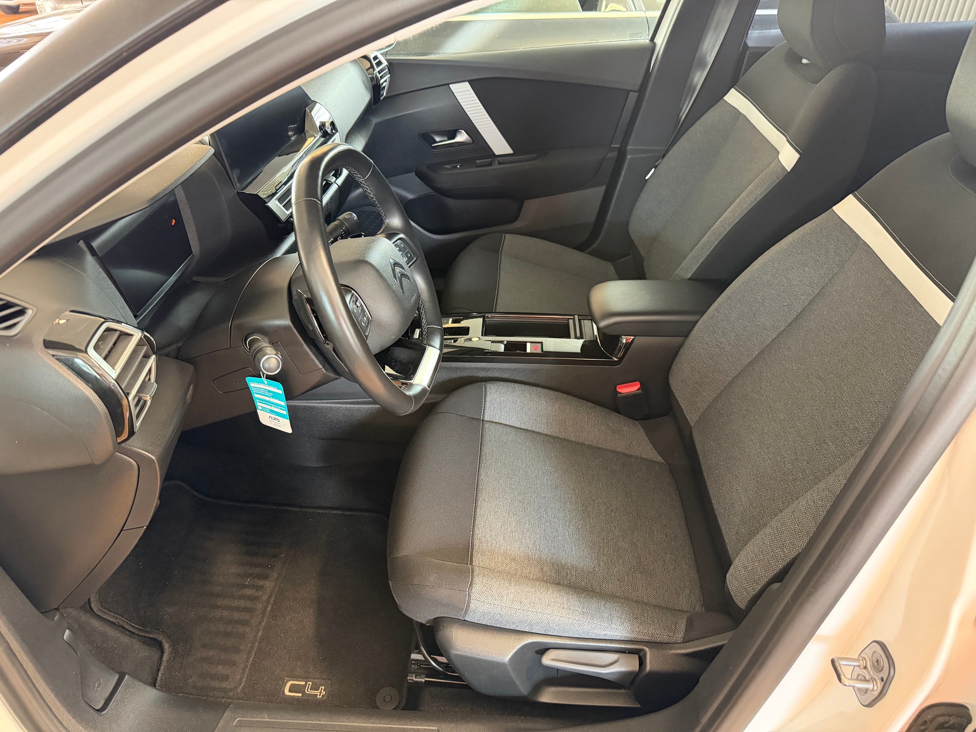 CITROEN C4 1.2 Pure Tech Swiss Edition EAT8-image-8