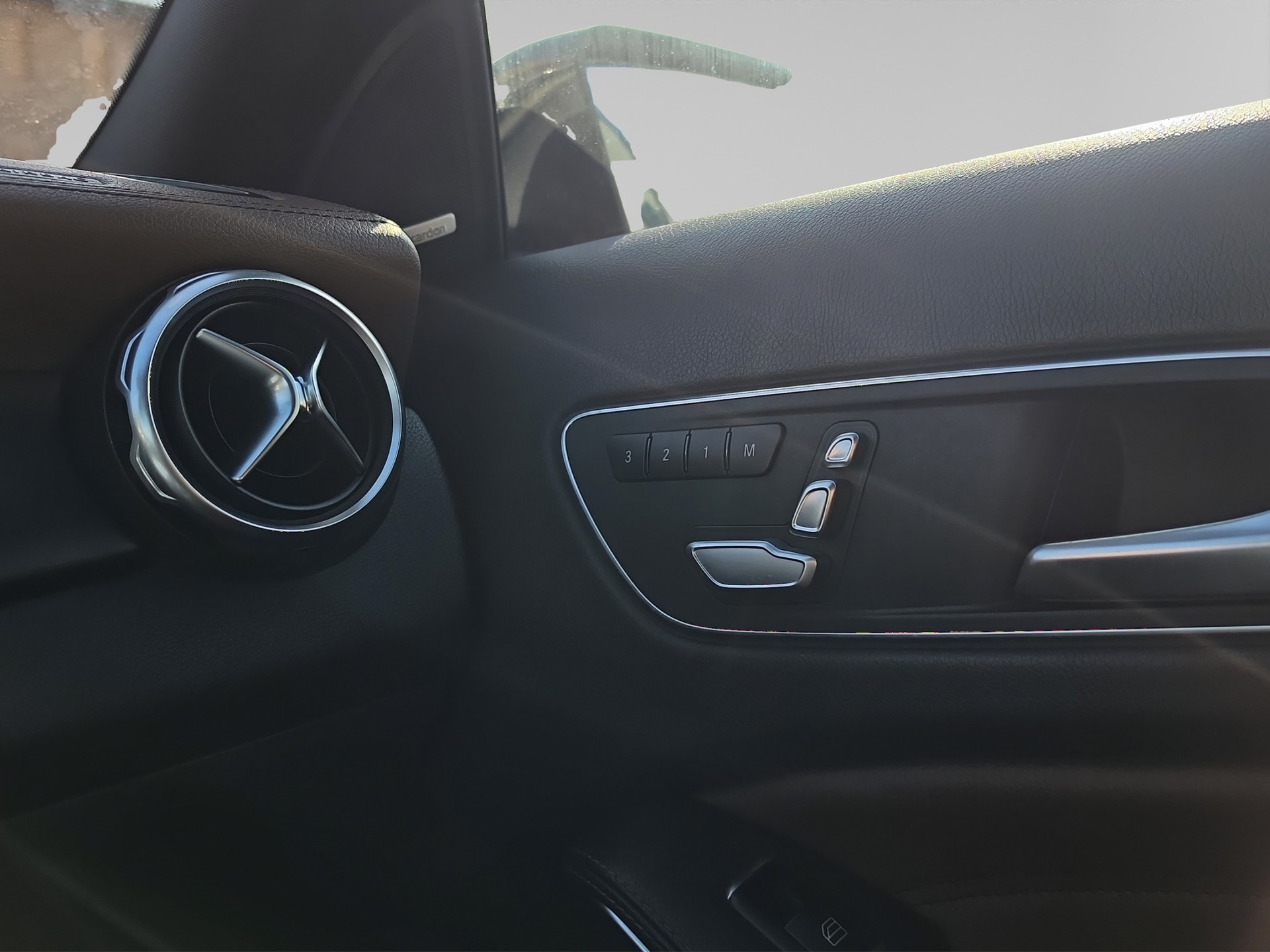 MERCEDES-BENZ GLA 250 AMG Line 4Matic 7G-DCT-image-16