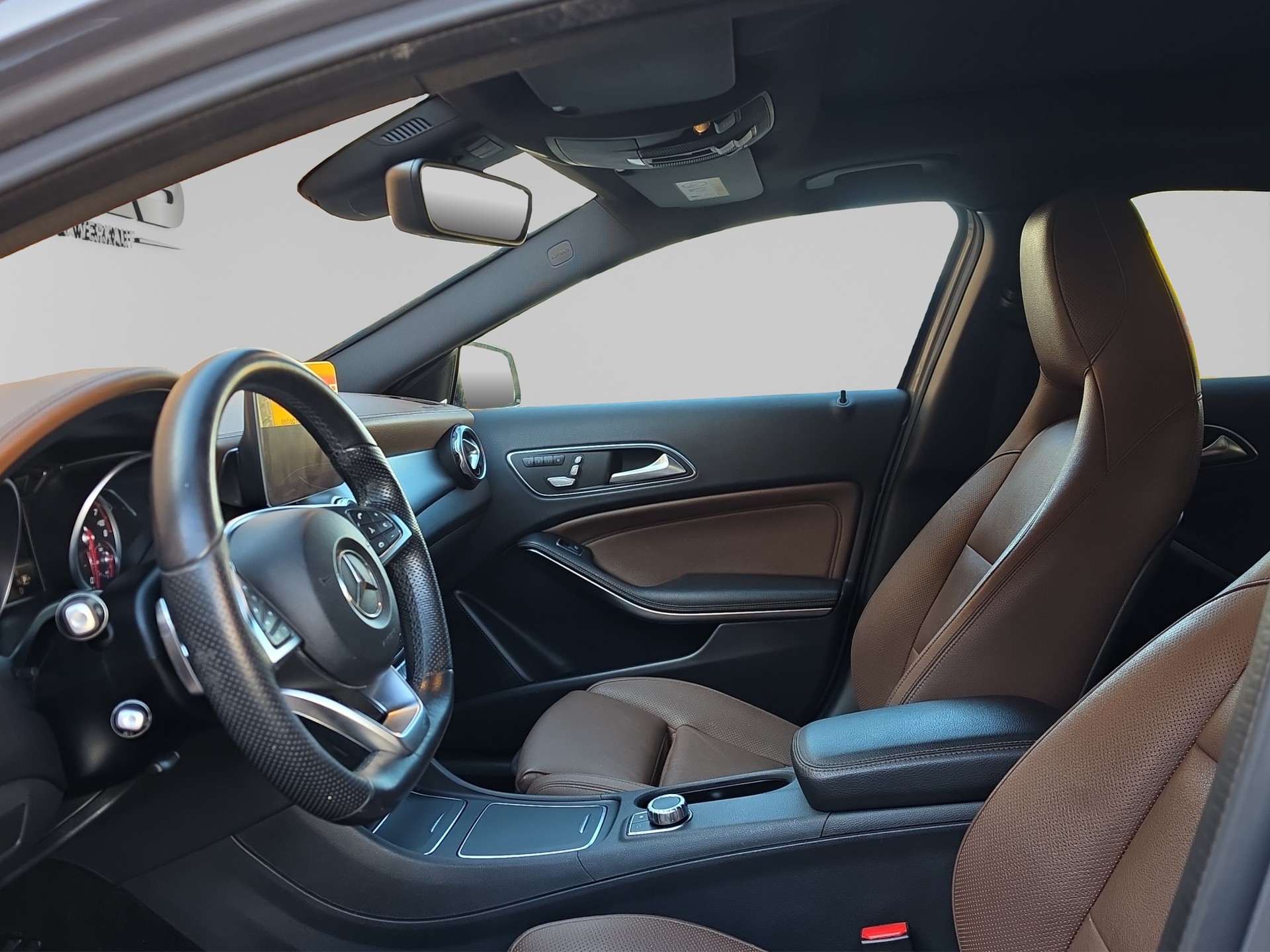 MERCEDES-BENZ GLA 250 AMG Line 4Matic 7G-DCT-image-8
