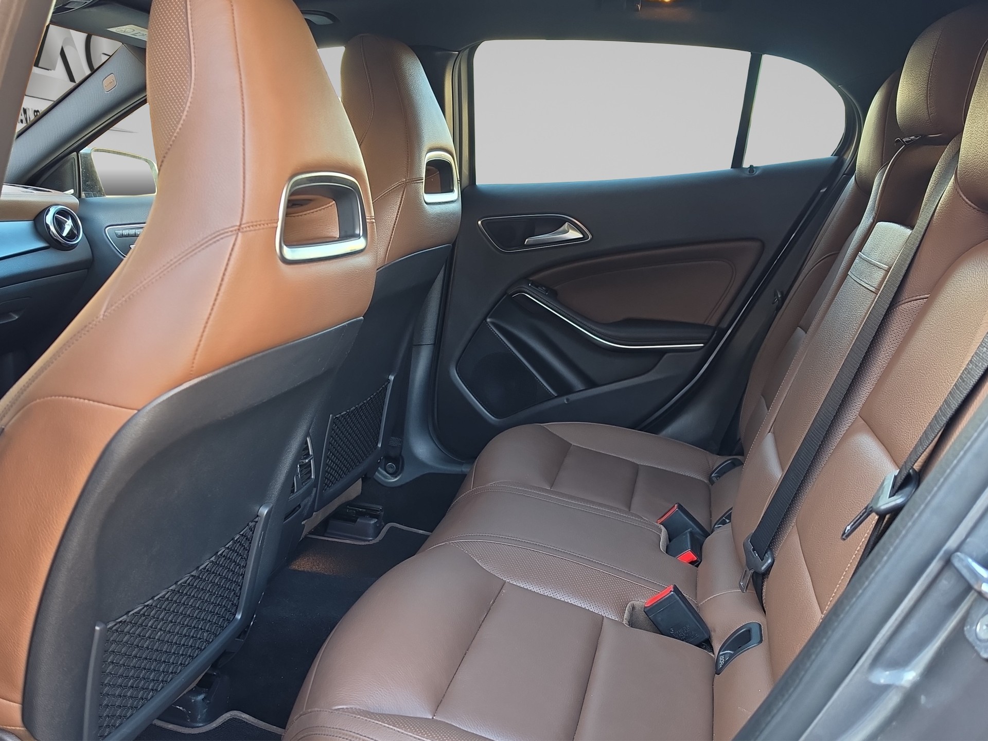 MERCEDES-BENZ GLA 250 AMG Line 4Matic 7G-DCT-image-10