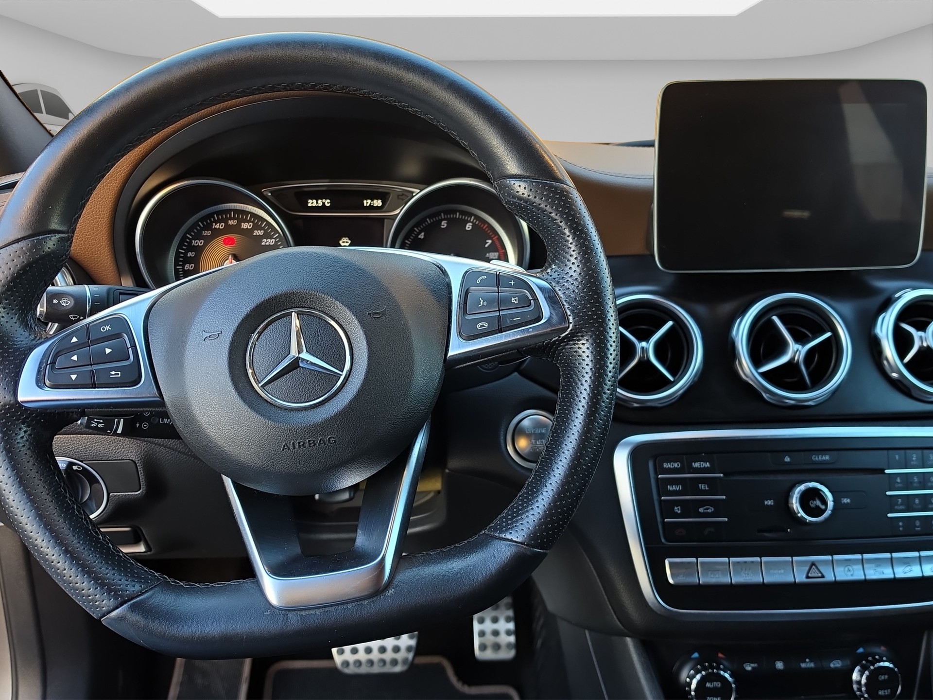 MERCEDES-BENZ GLA 250 AMG Line 4Matic 7G-DCT-image-9