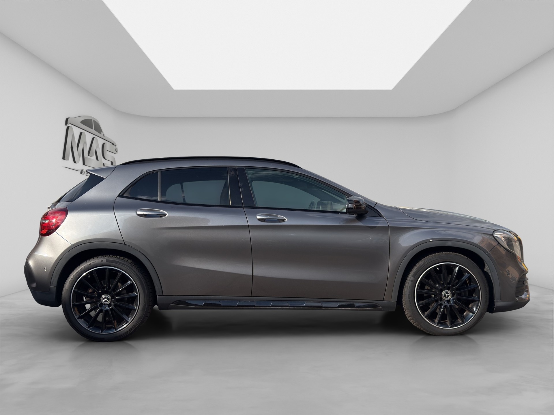 MERCEDES-BENZ GLA 250 AMG Line 4Matic 7G-DCT-image-5