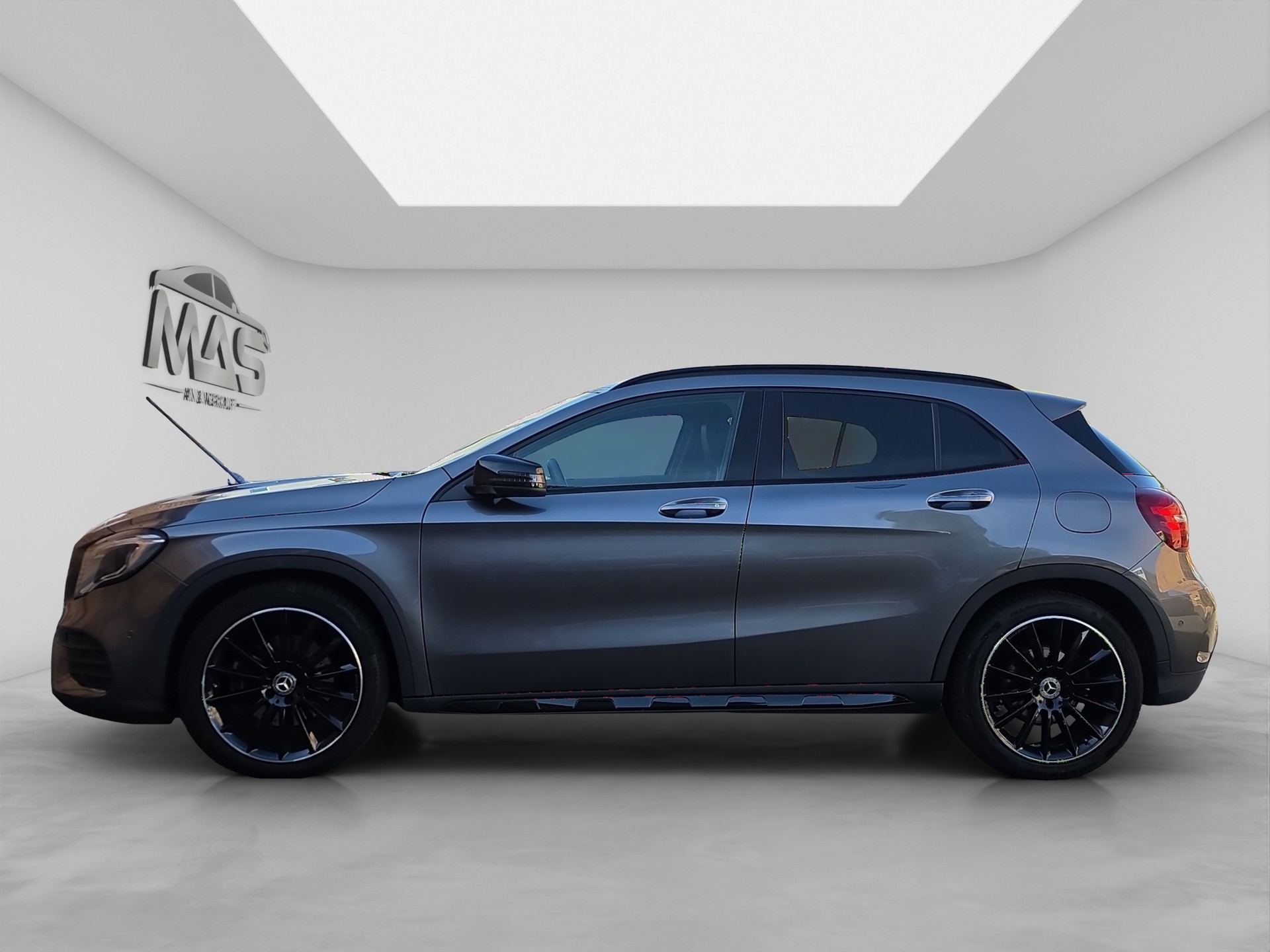 MERCEDES-BENZ GLA 250 AMG Line 4Matic 7G-DCT-image-2