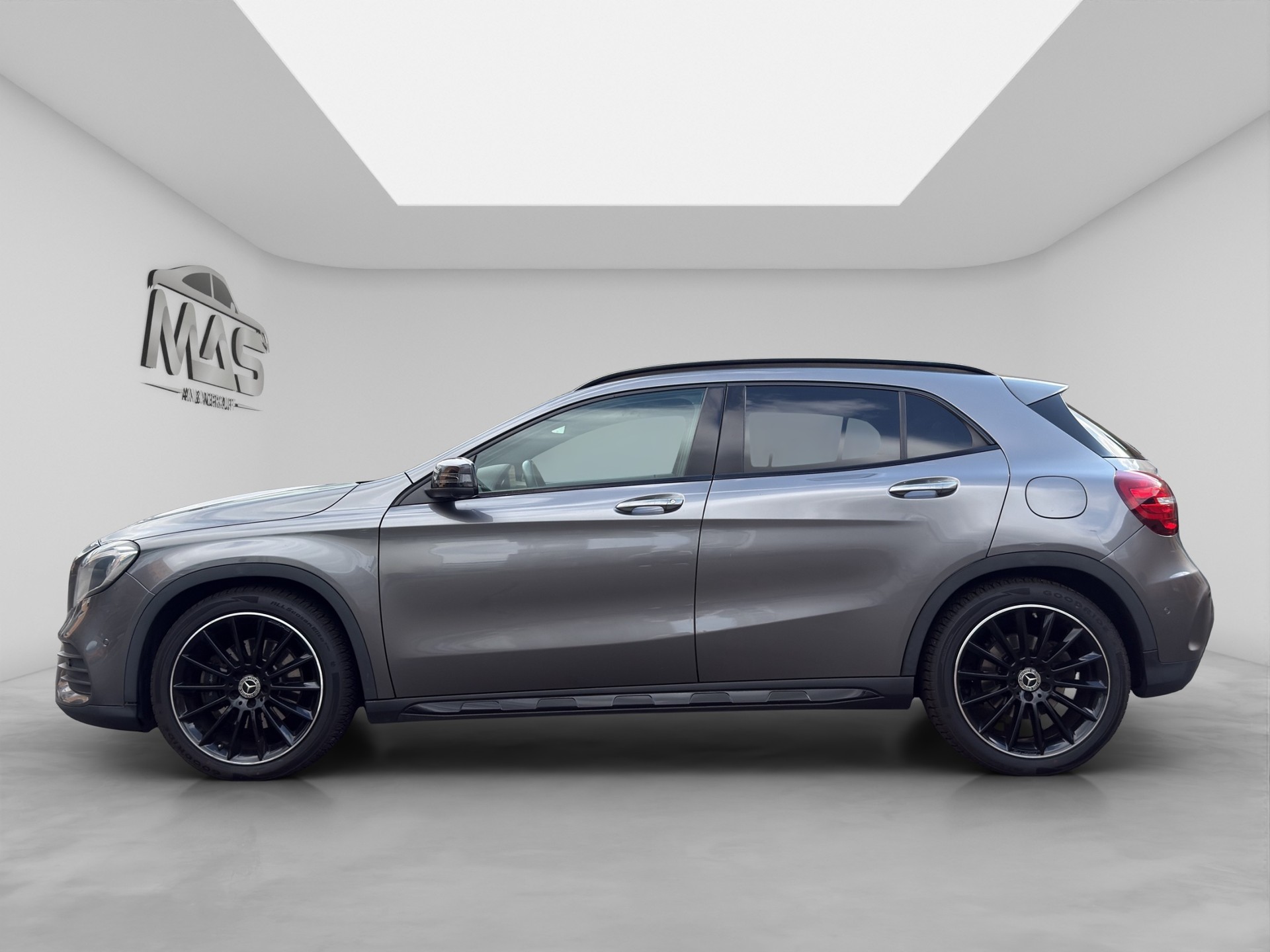 MERCEDES-BENZ GLA 250 AMG Line 4Matic 7G-DCT-showroom-element-2