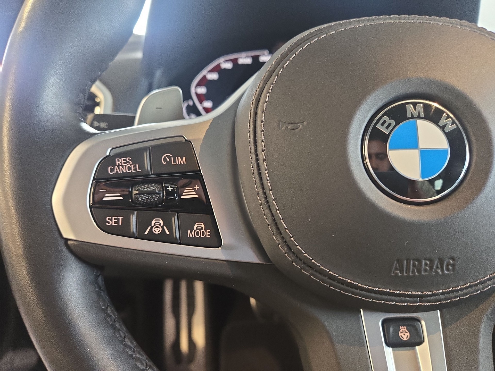 BMW M850i xDrive Steptronic Golden Thunder Edition-image-12
