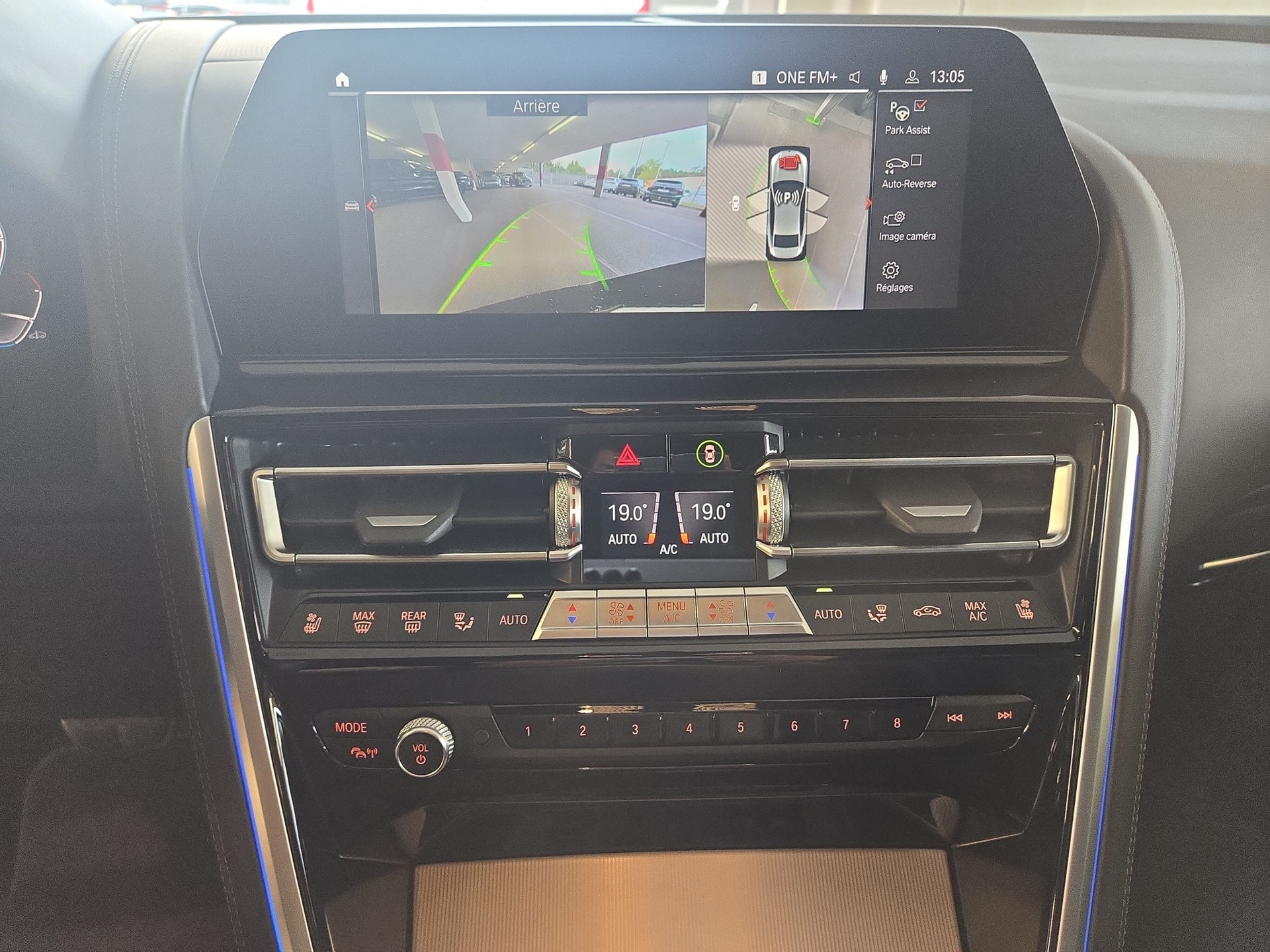 BMW M850i xDrive Steptronic Golden Thunder Edition-image-14