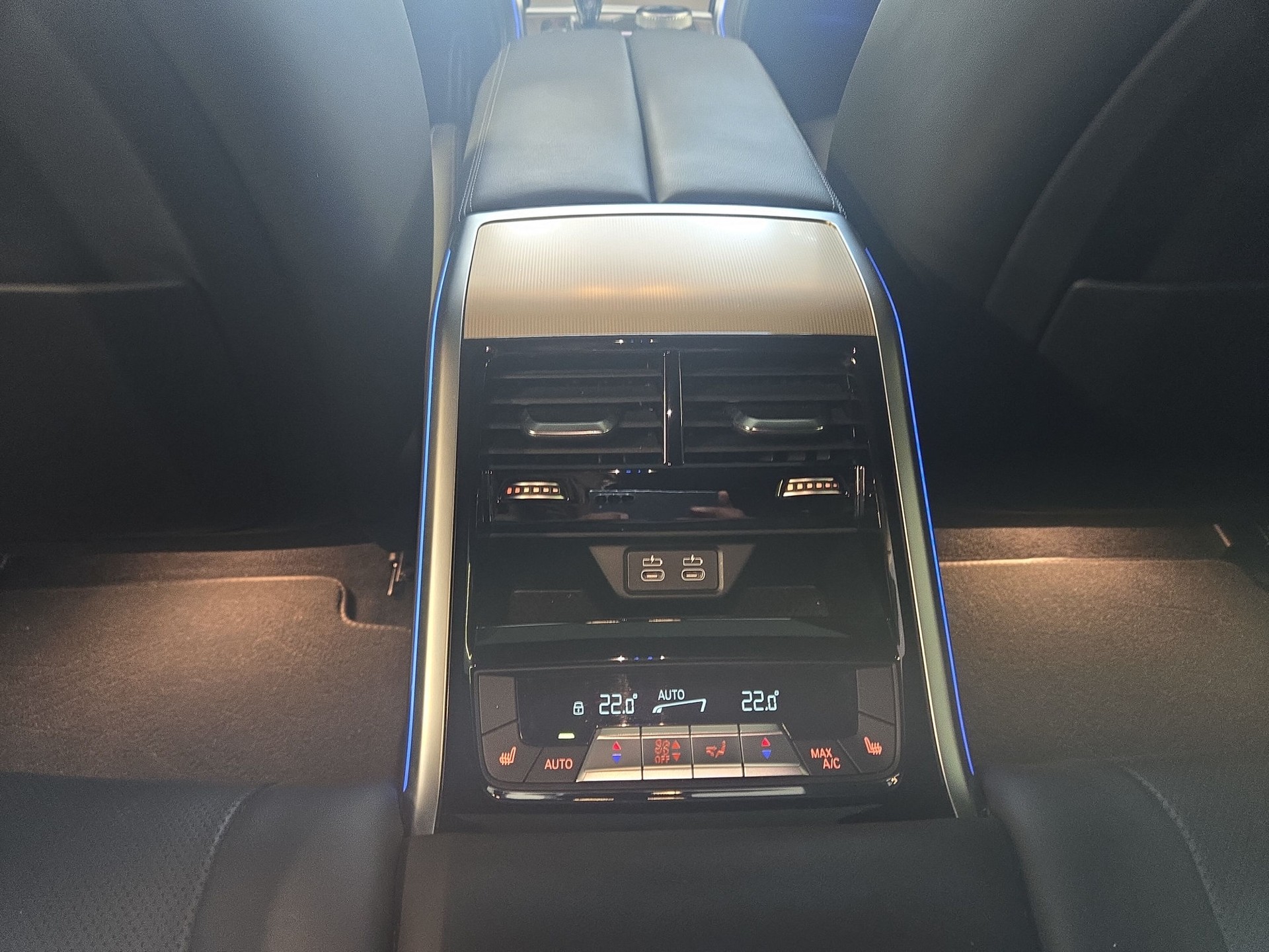BMW M850i xDrive Steptronic Golden Thunder Edition-image-16