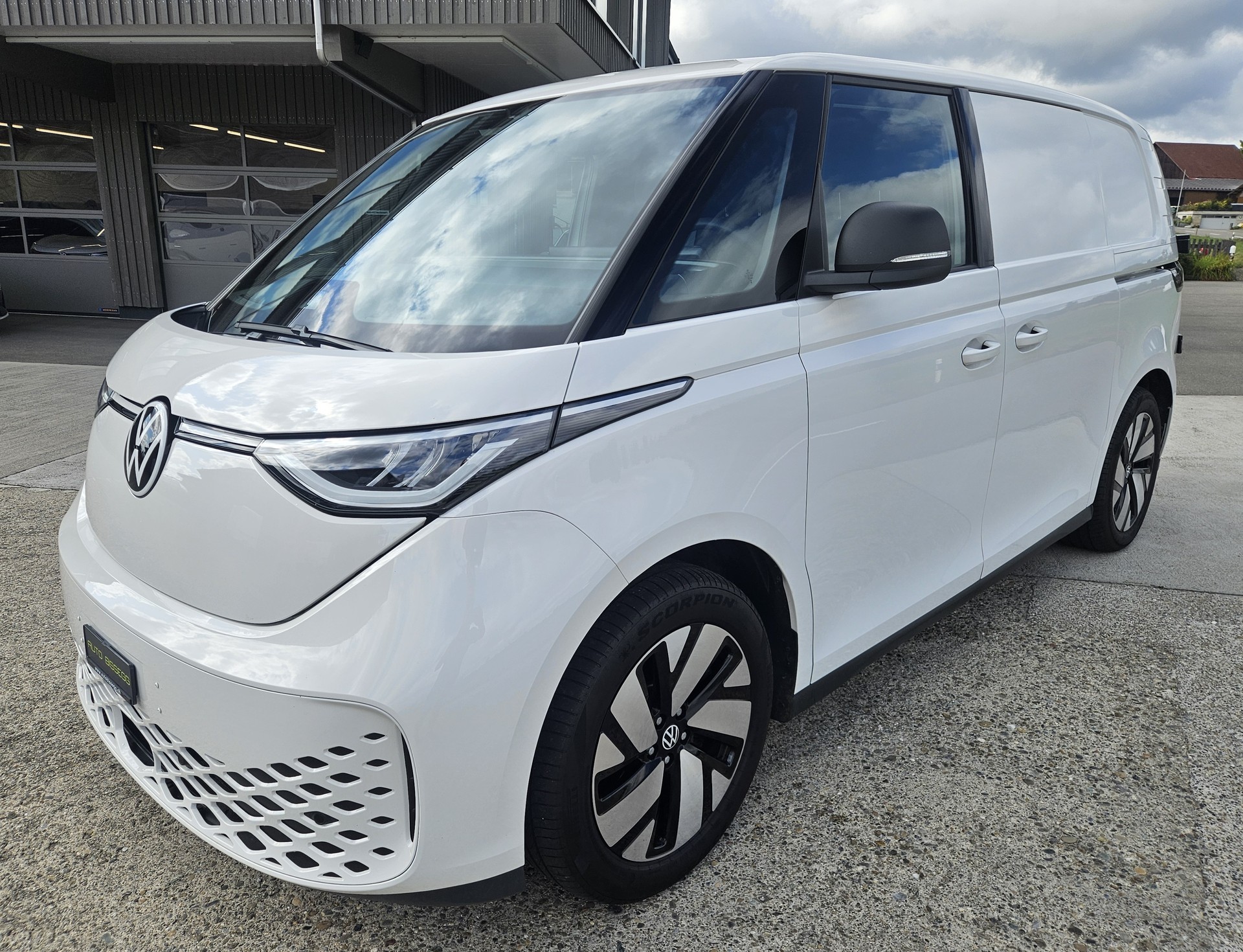 VW ID. Buzz Cargo Pro 4Motion mit 2 Schiebetüren und Anhängerkupplung-showroom-element-2