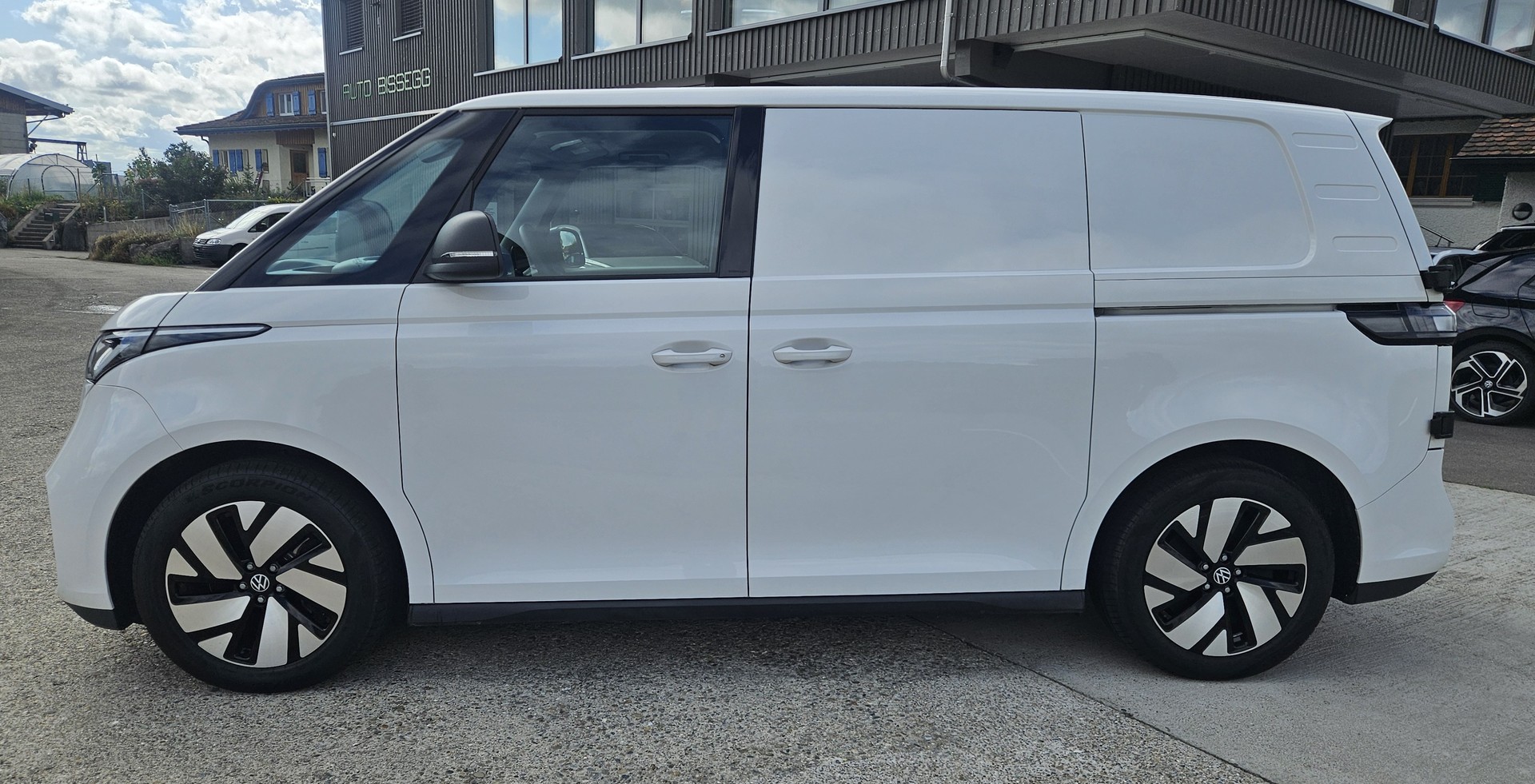 VW ID. Buzz Cargo Pro 4Motion mit 2 Schiebetüren und Anhängerkupplung-showroom-element-3