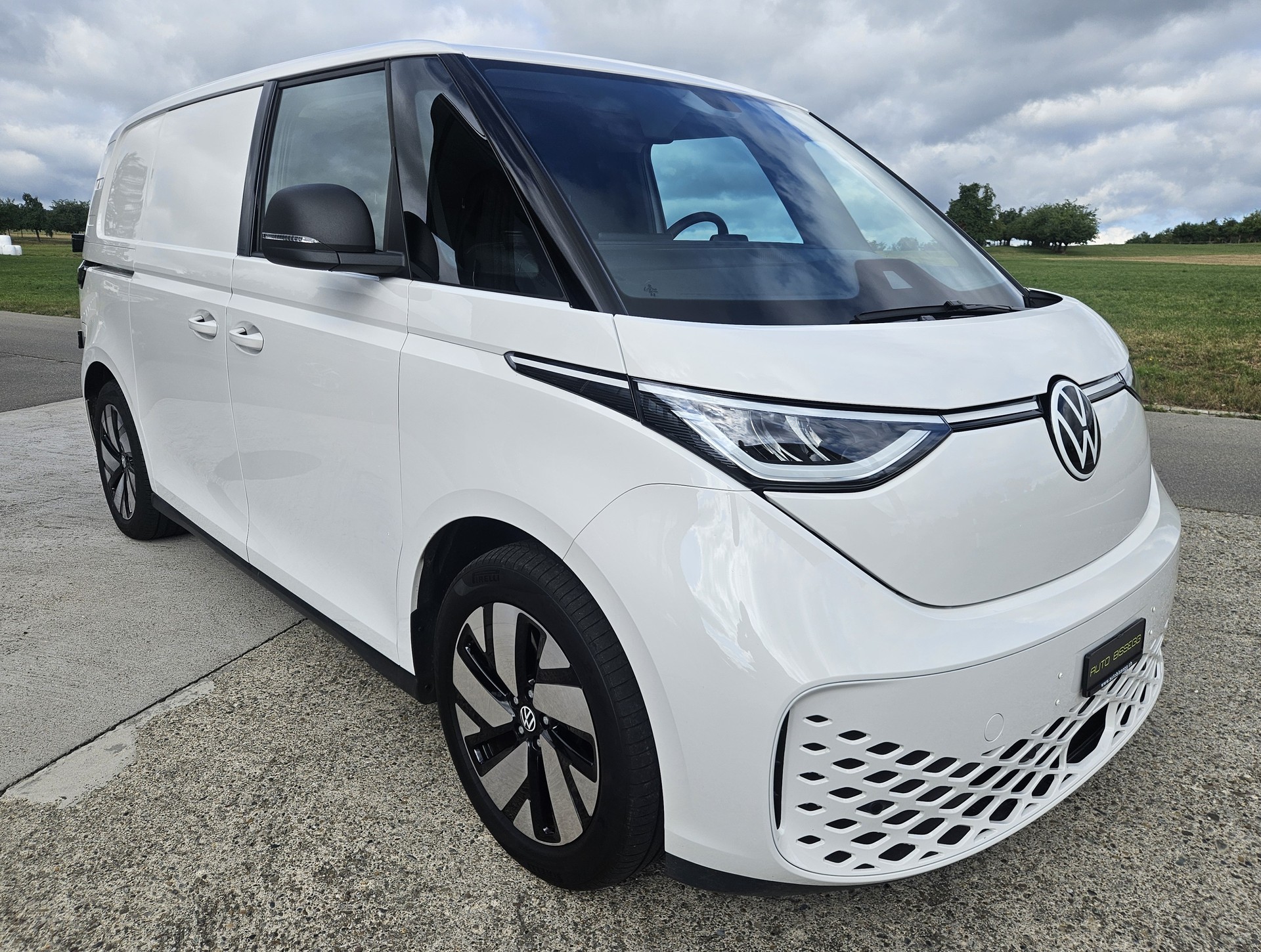 VW ID. Buzz Cargo Pro 4Motion mit 2 Schiebetüren und Anhängerkupplung