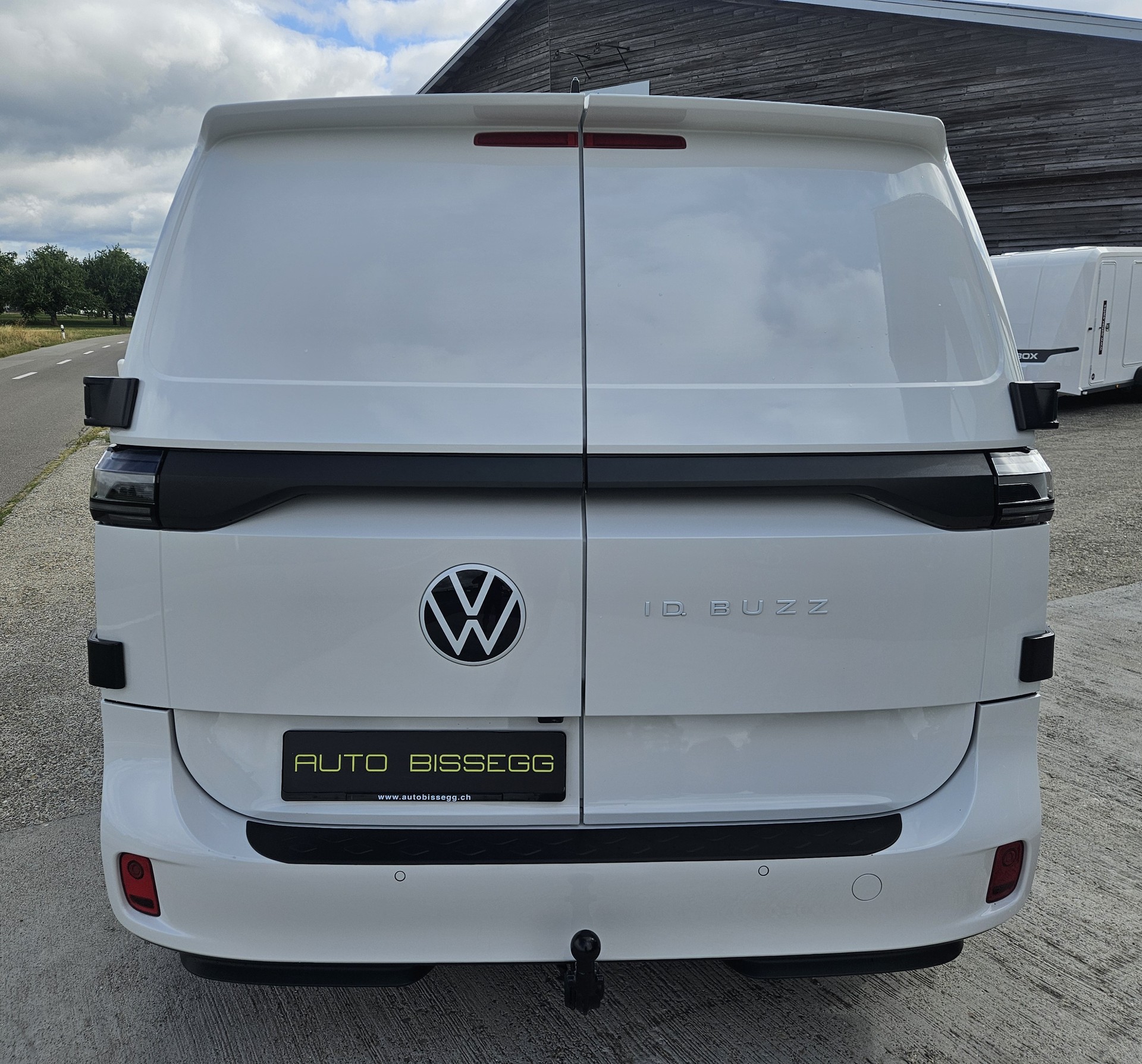 VW ID. Buzz Cargo Pro 4Motion mit 2 Schiebetüren und Anhängerkupplung-image-6