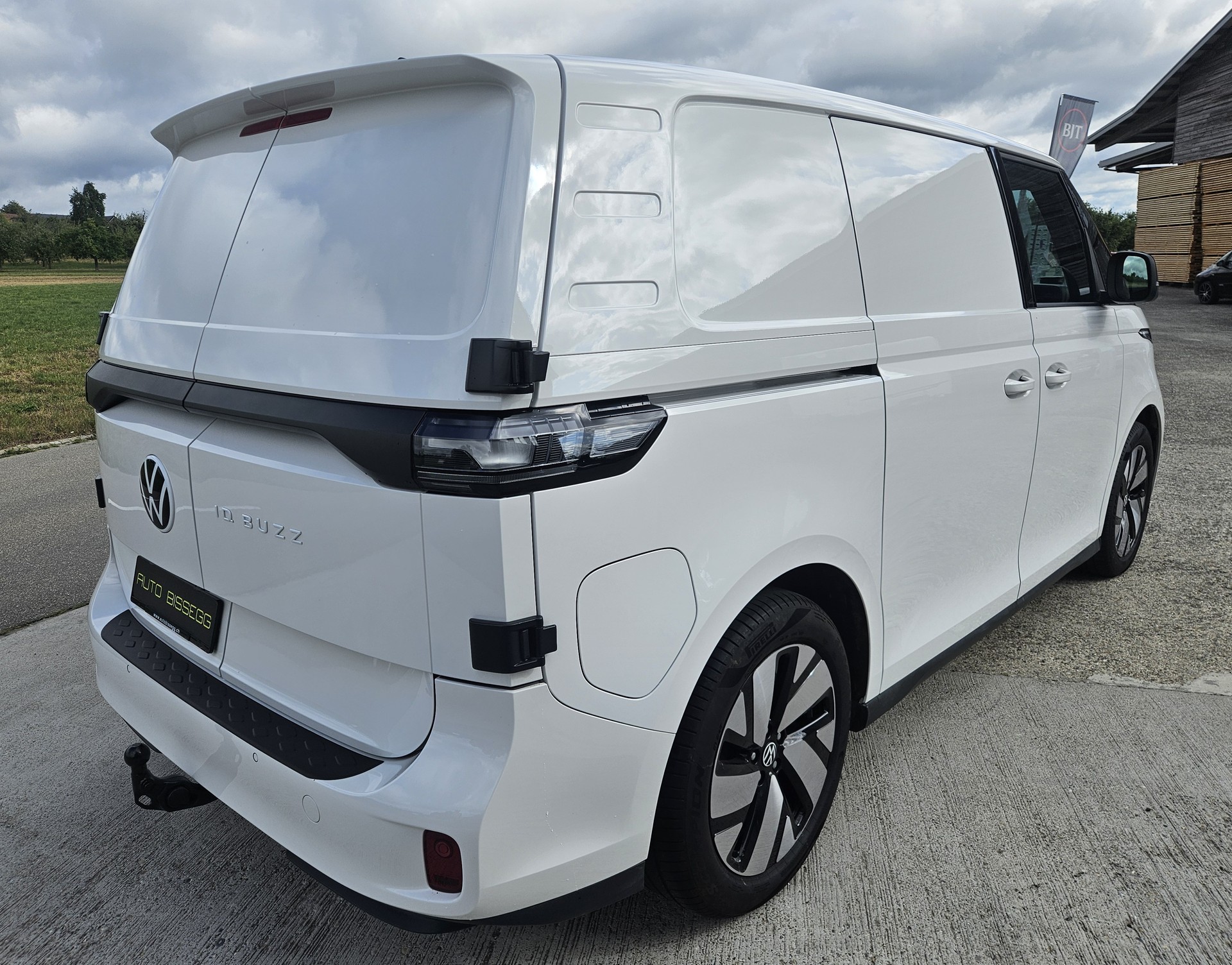VW ID. Buzz Cargo Pro 4Motion mit 2 Schiebetüren und Anhängerkupplung-image-9