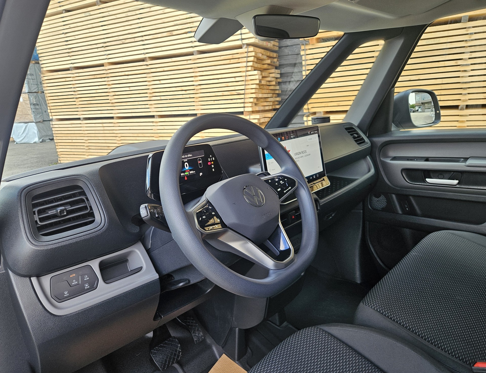 VW ID. Buzz Cargo Pro 4Motion mit 2 Schiebetüren und Anhängerkupplung-image-15