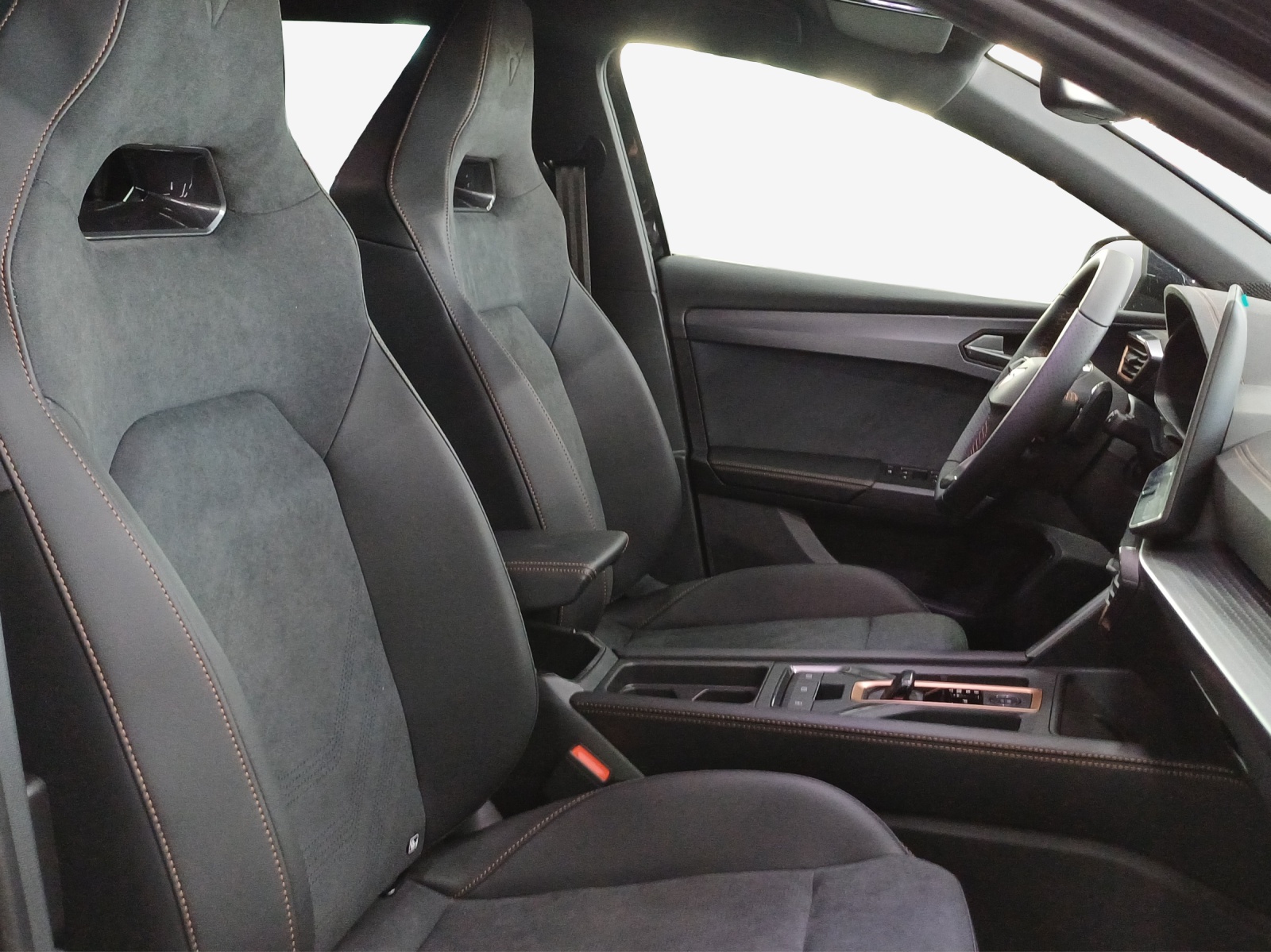 CUPRA LEON ST 1.5 eTSI DSG-image-15