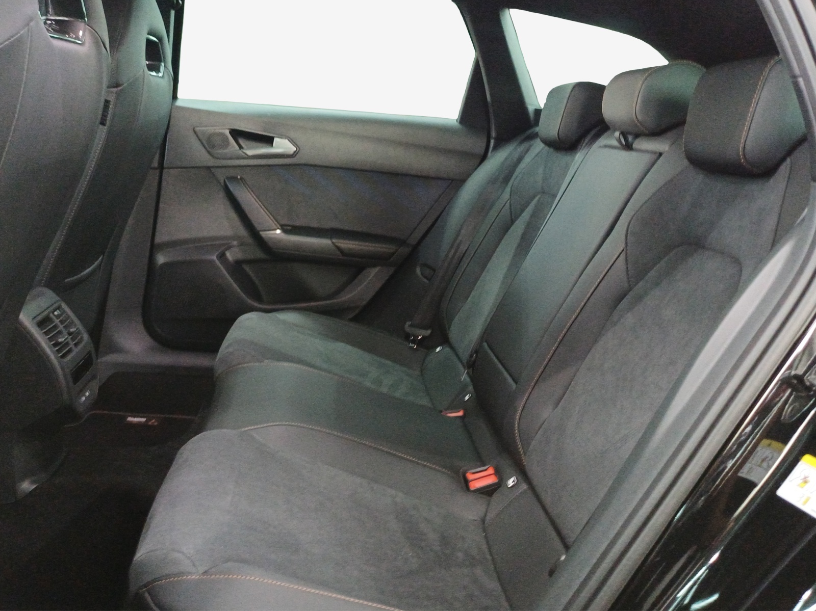 CUPRA LEON ST 1.5 eTSI DSG-image-11