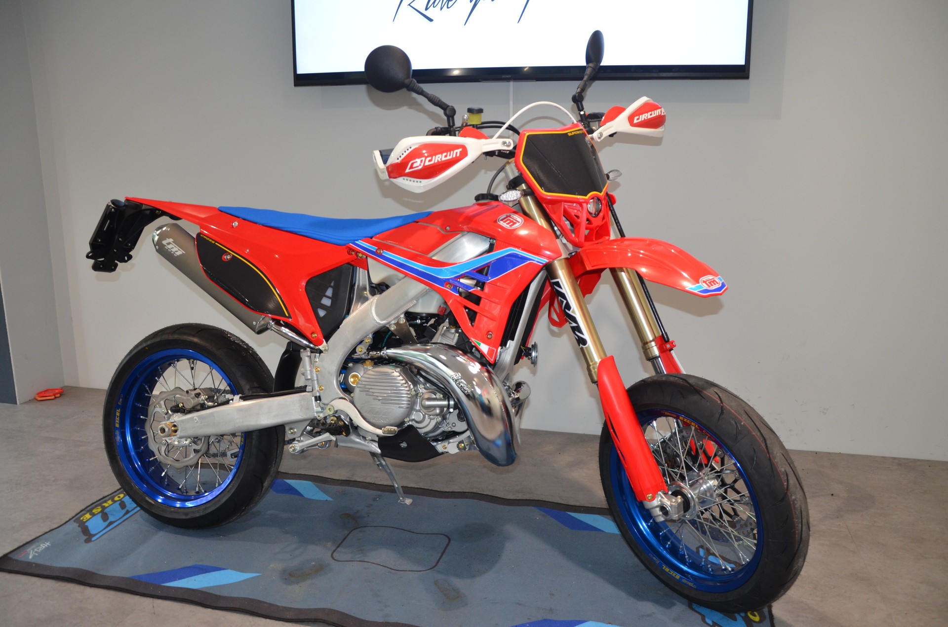 TM 300 SMR FI ES