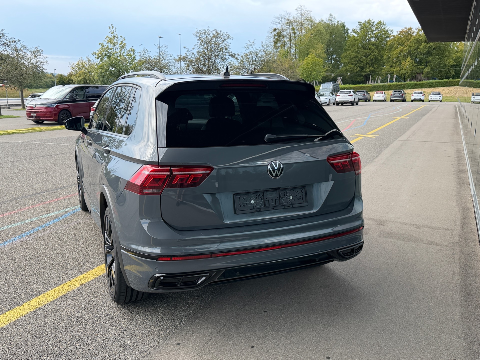VW Tiguan 2.0 TDI SCR -- R-LINE -- 4Motion DSG - Anhängerkupplung ---image-5