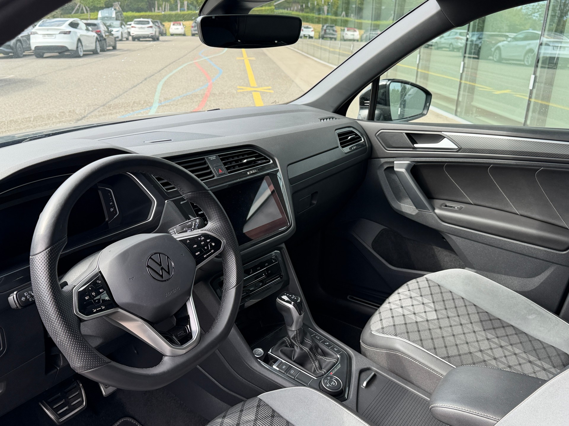 VW Tiguan 2.0 TDI SCR -- R-LINE -- 4Motion DSG - Anhängerkupplung ---image-10