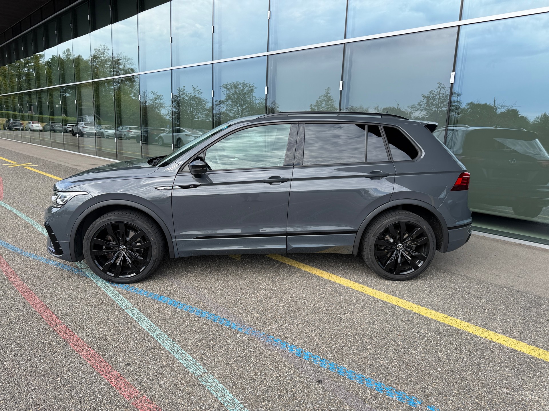 VW Tiguan 2.0 TDI SCR -- R-LINE -- 4Motion DSG - Anhängerkupplung ---image-2