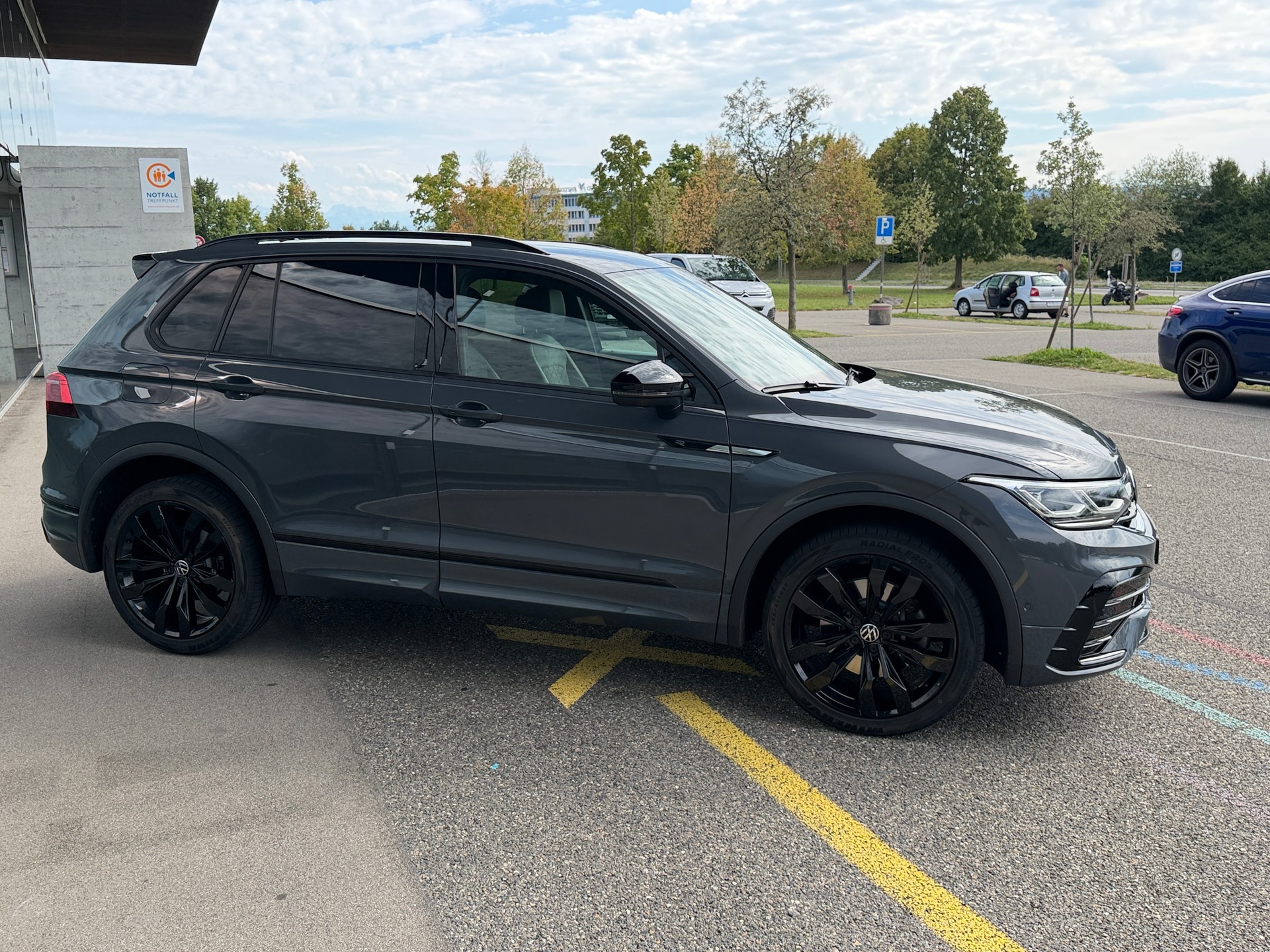 VW Tiguan 2.0 TDI SCR -- R-LINE -- 4Motion DSG - Anhängerkupplung ---image-7