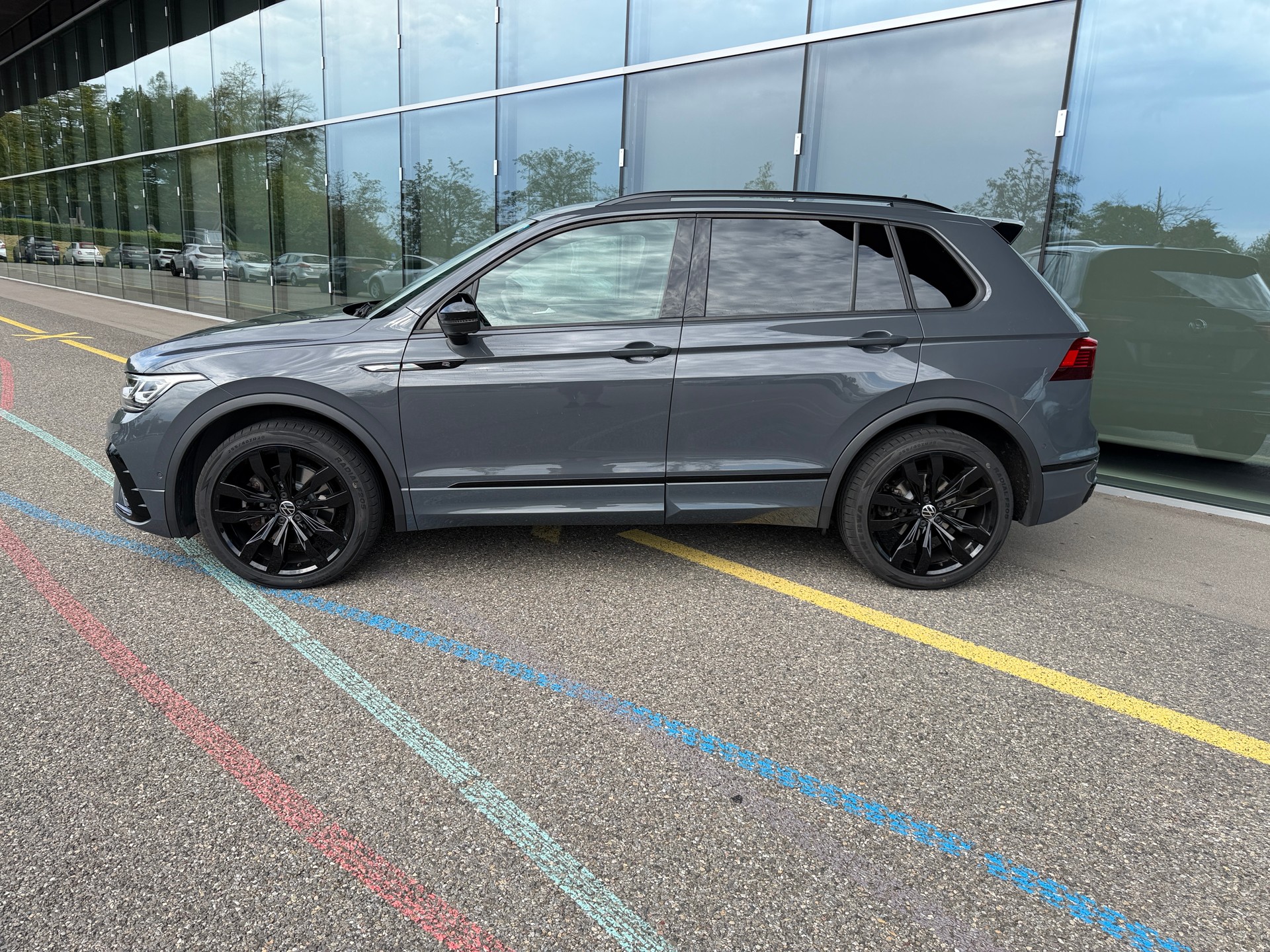 VW Tiguan 2.0 TDI SCR -- R-LINE -- 4Motion DSG - Anhängerkupplung ---image-3