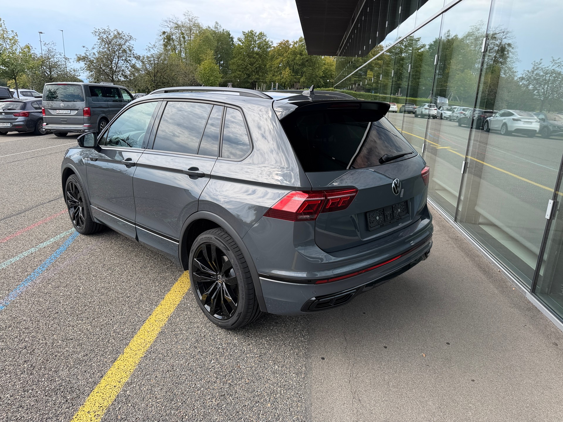 VW Tiguan 2.0 TDI SCR -- R-LINE -- 4Motion DSG - Anhängerkupplung ---image-4