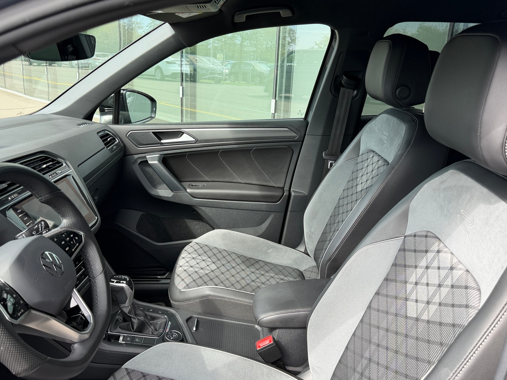 VW Tiguan 2.0 TDI SCR -- R-LINE -- 4Motion DSG - Anhängerkupplung ---image-11