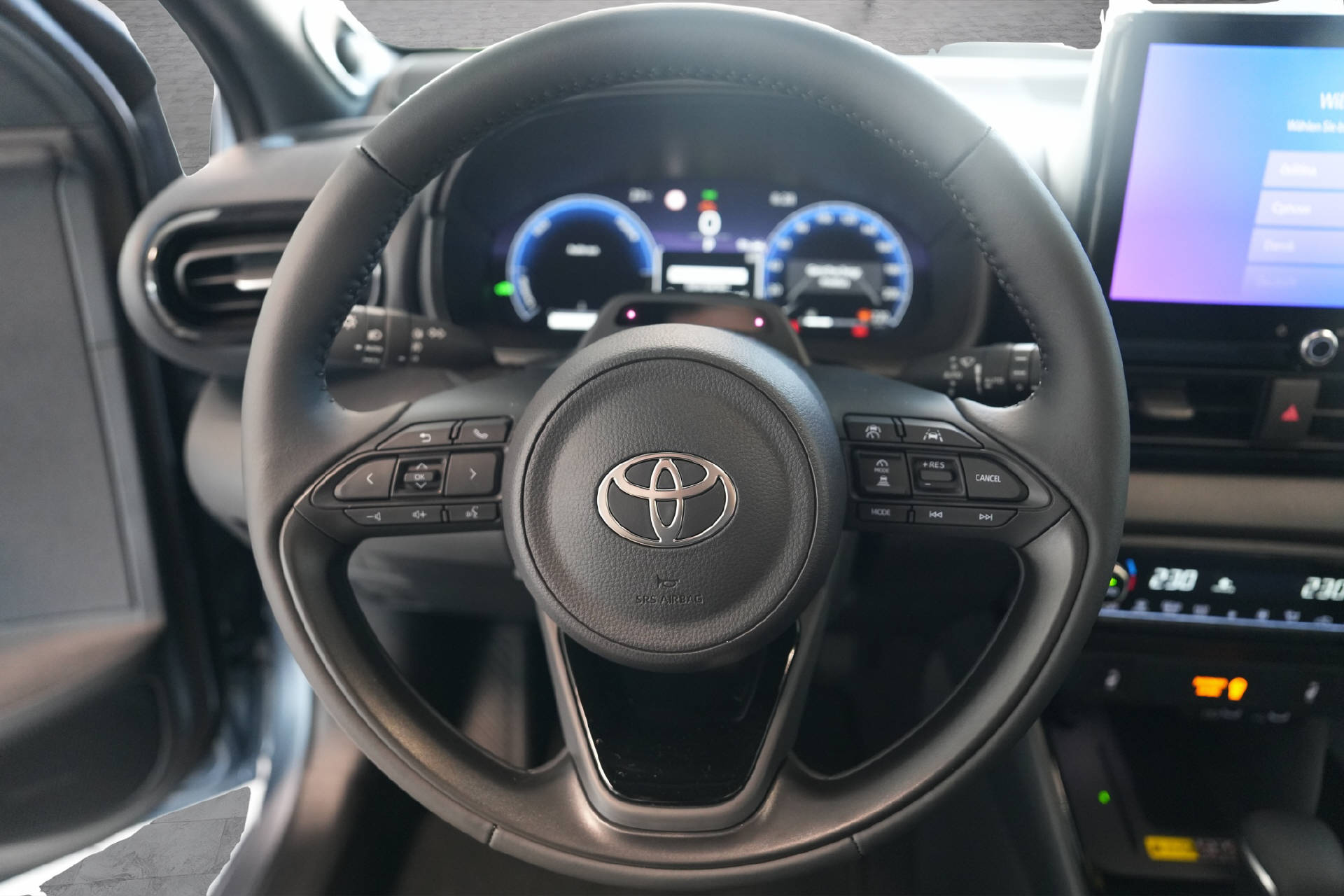 TOYOTA Yaris 1.5 VVT-i HSD Premium-image-8