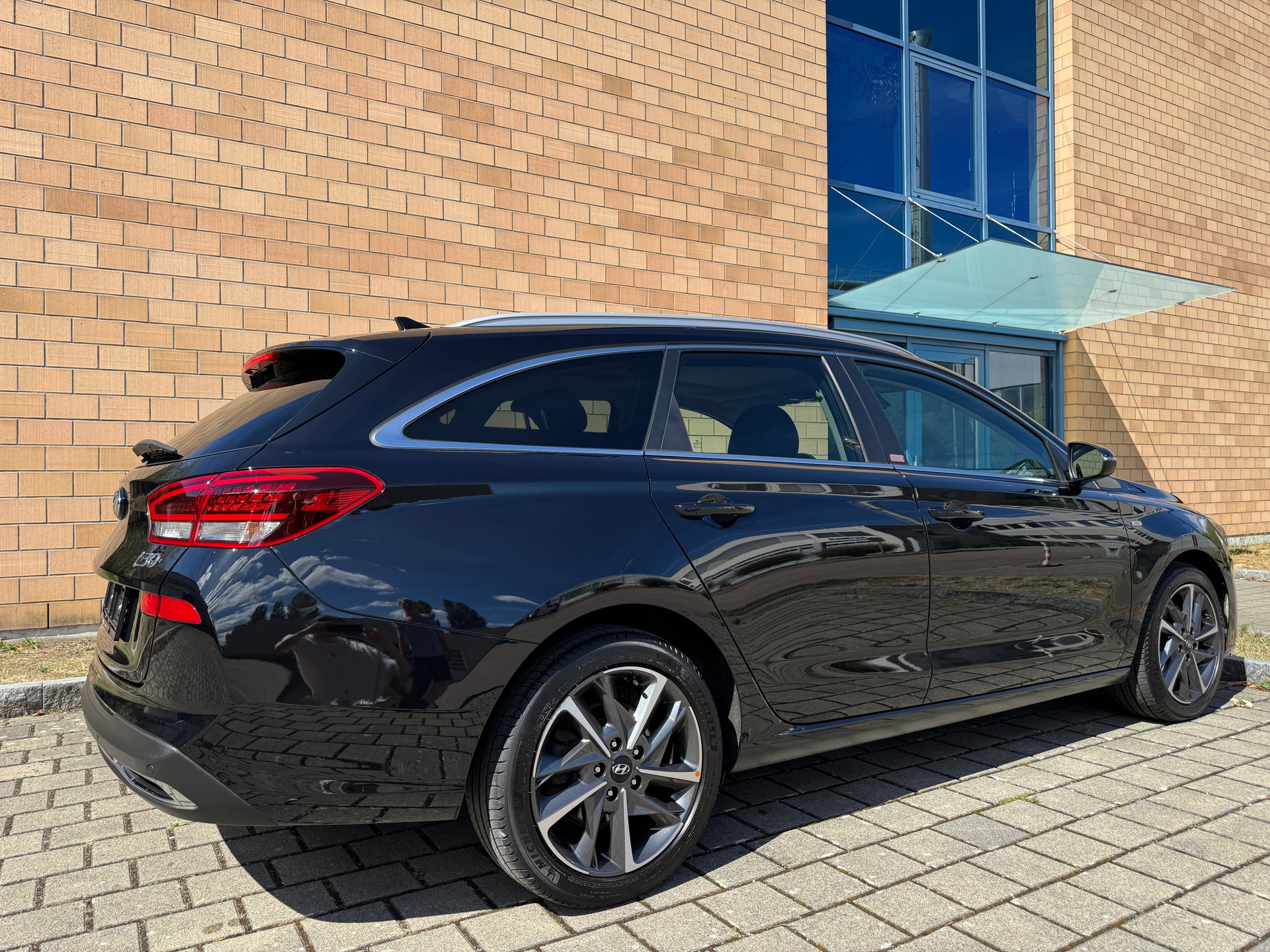 HYUNDAI i30 Wagon 1.5 T-GDi Vertex 48V MH DCT-image-1