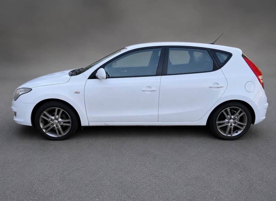 HYUNDAI 2.0 Premium-image-1