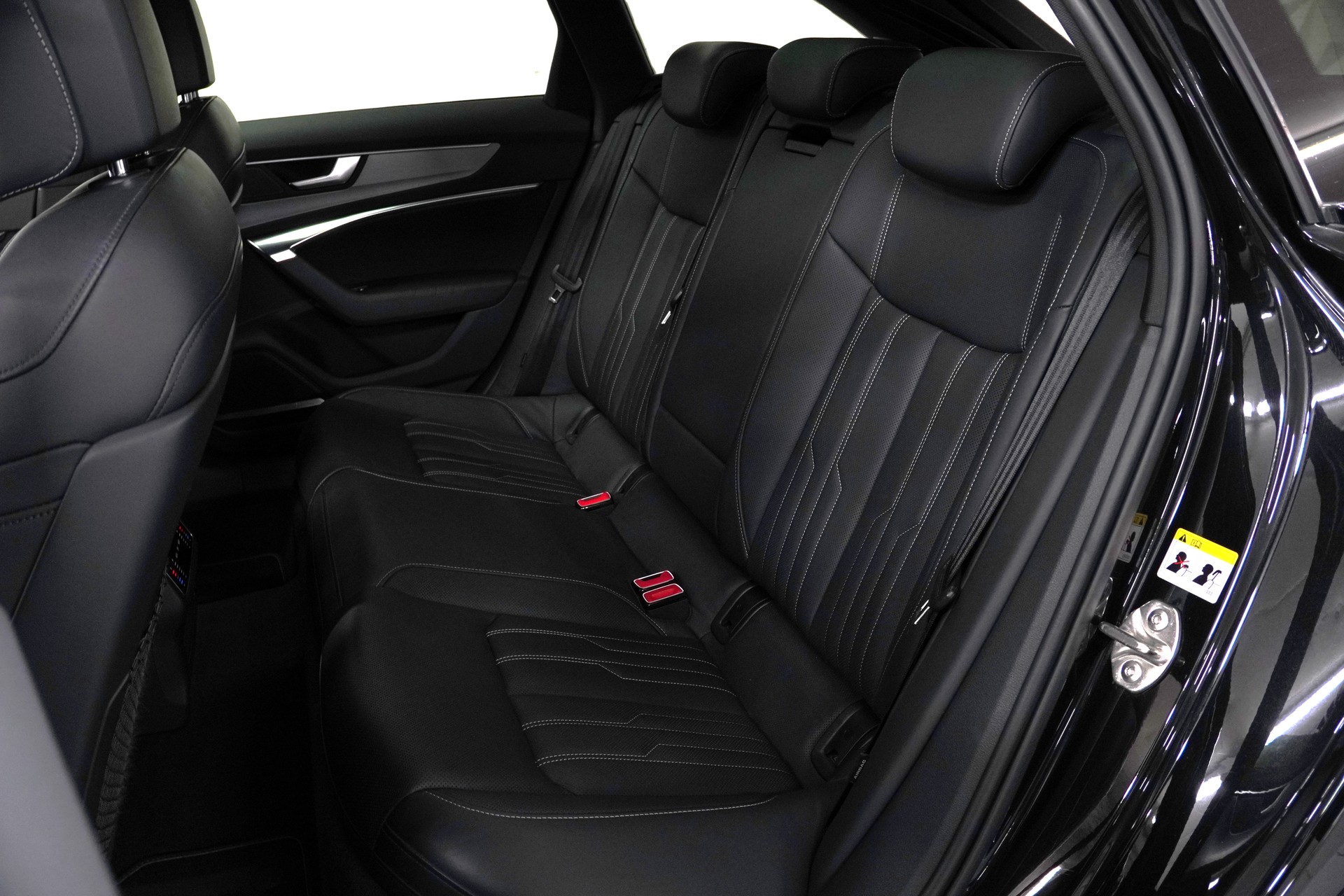 AUDI A6 Avant 45 TFSI Sport Attraction quattro S-tronic-image-22