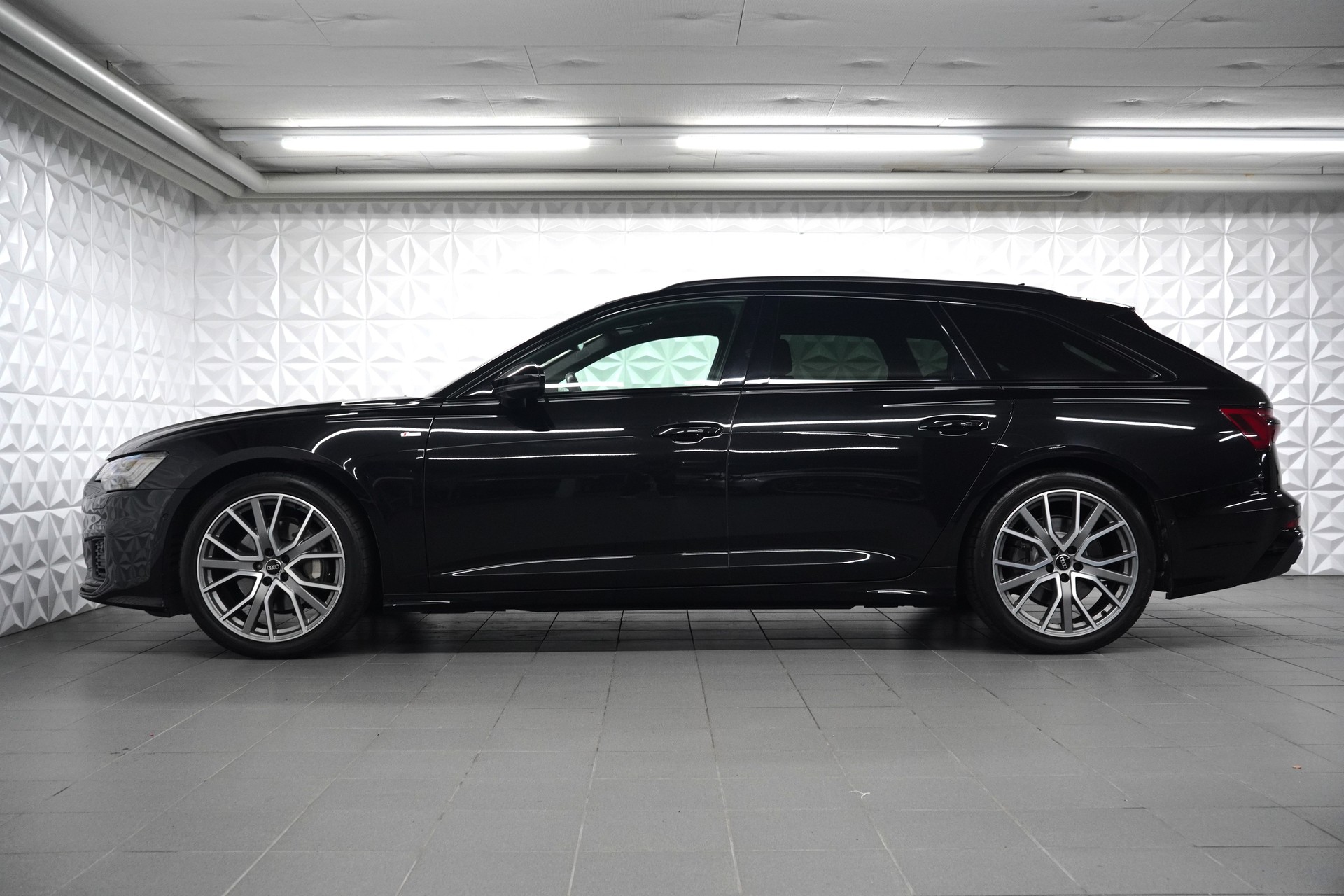 AUDI A6 Avant 45 TFSI Sport Attraction quattro S-tronic-image-1