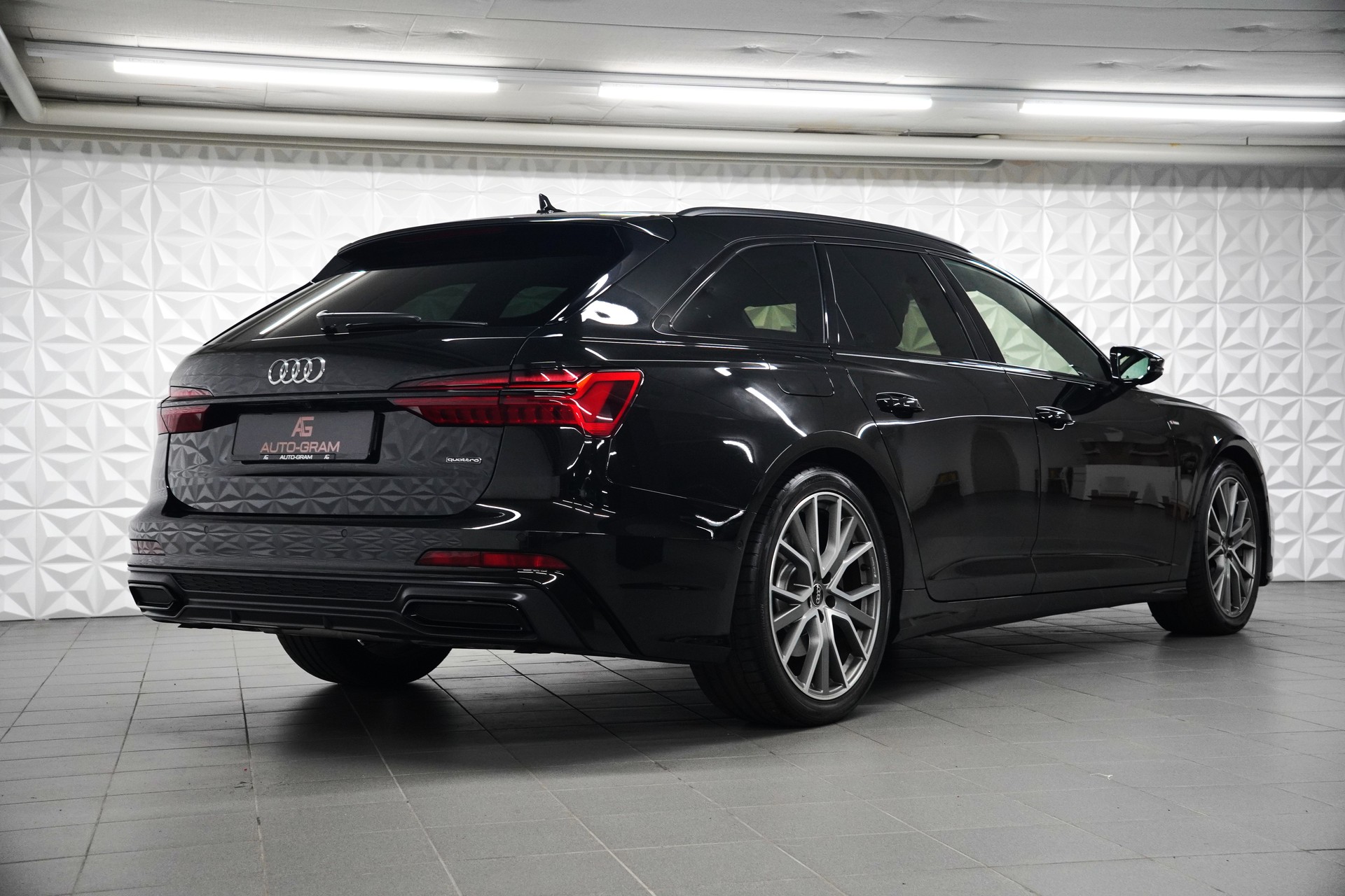 AUDI A6 Avant 45 TFSI Sport Attraction quattro S-tronic-image-4