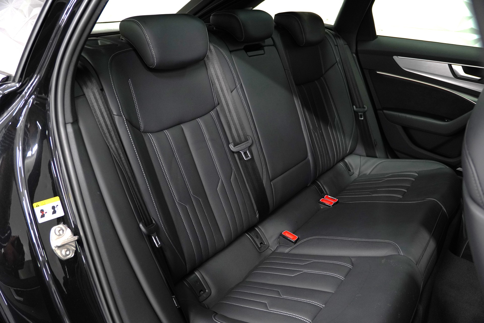 AUDI A6 Avant 45 TFSI Sport Attraction quattro S-tronic-image-23