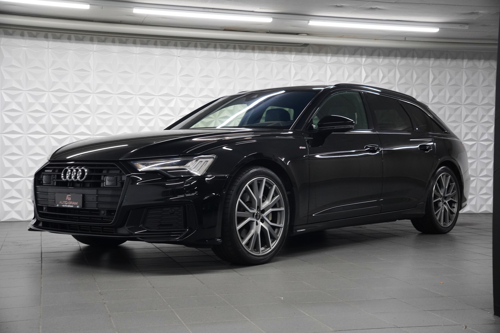 AUDI A6 Avant 45 TFSI Sport Attraction quattro S-tronic-image-0