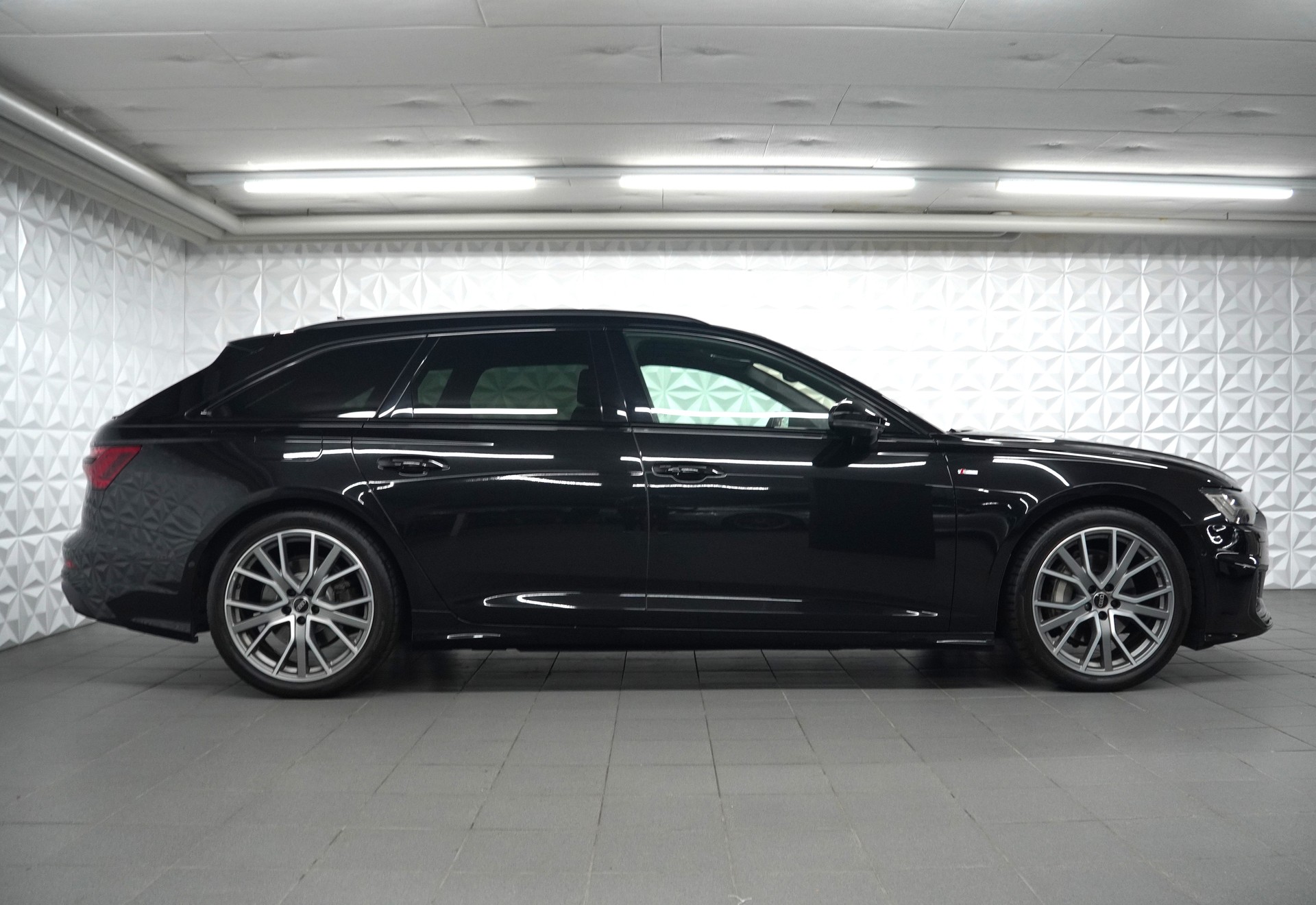 AUDI A6 Avant 45 TFSI Sport Attraction quattro S-tronic-image-5
