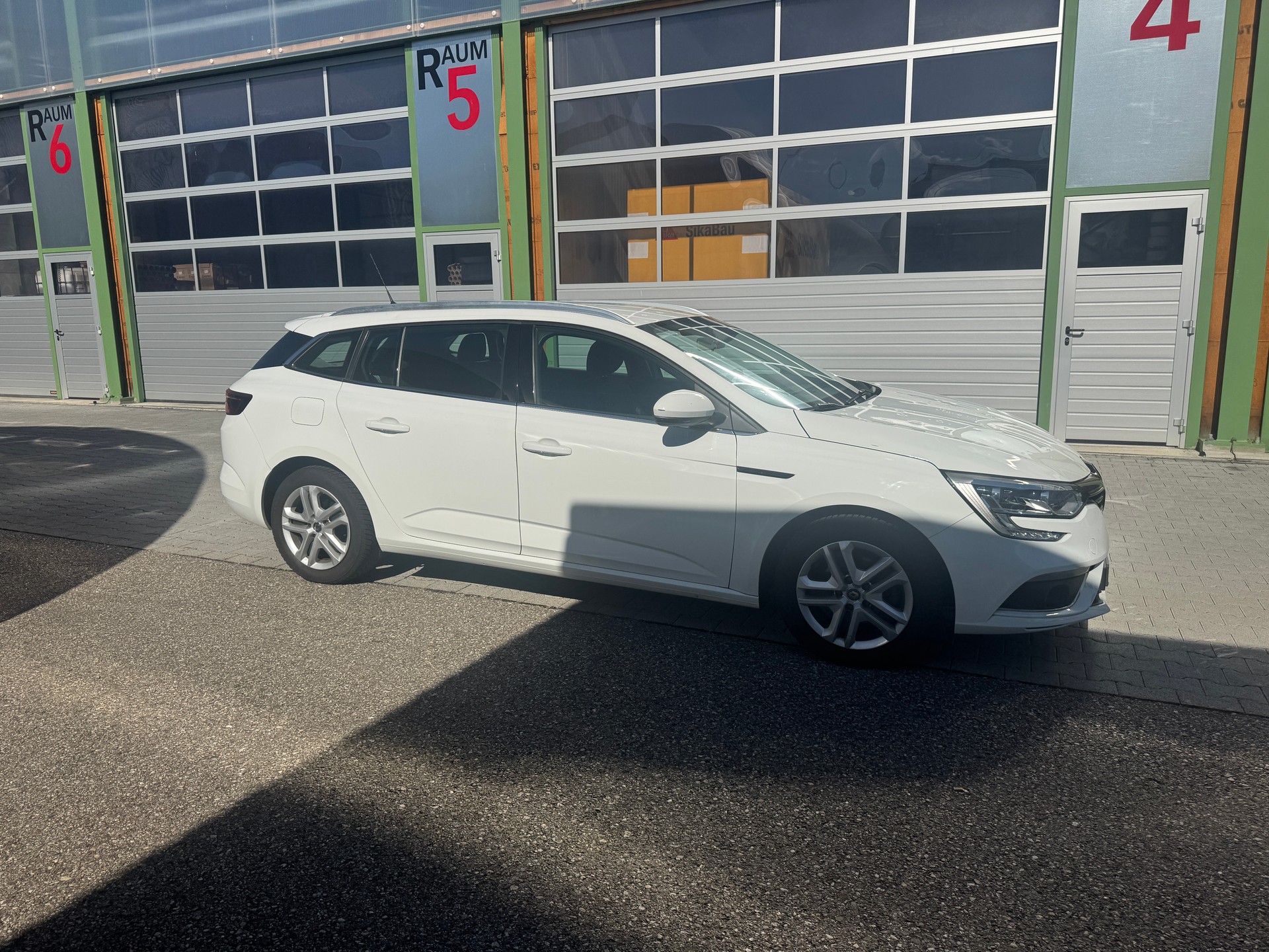 RENAULT Mégane Grandtour 1.5 dCi Business EDC-image-1