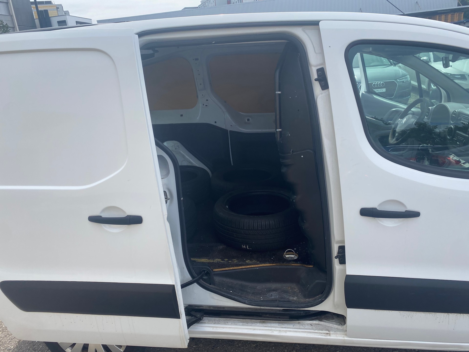 CITROEN Berlingo 1.6 HDi Attraction-image-10