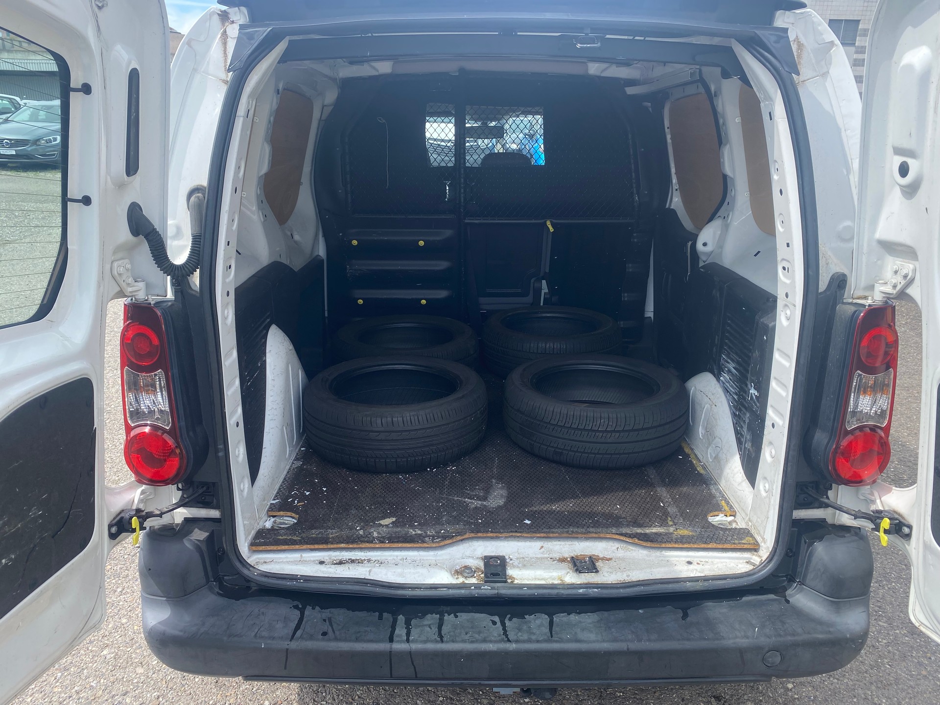 CITROEN Berlingo 1.6 HDi Attraction-image-9
