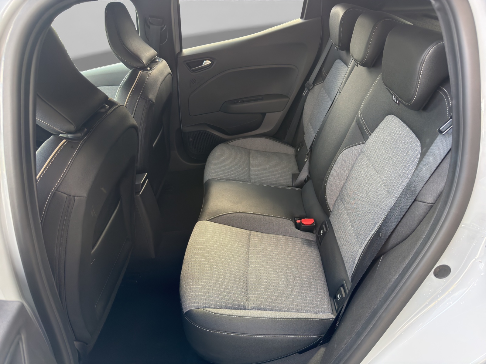 RENAULT Clio 1.0 TCe techno CVT-image-9