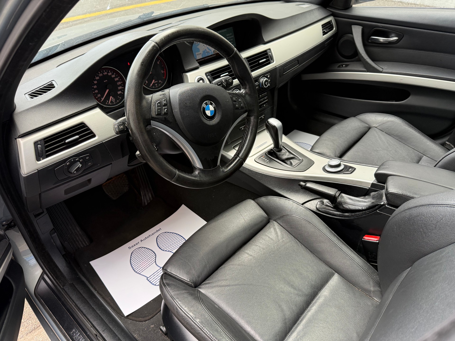 BMW 330xd Touring-image-8