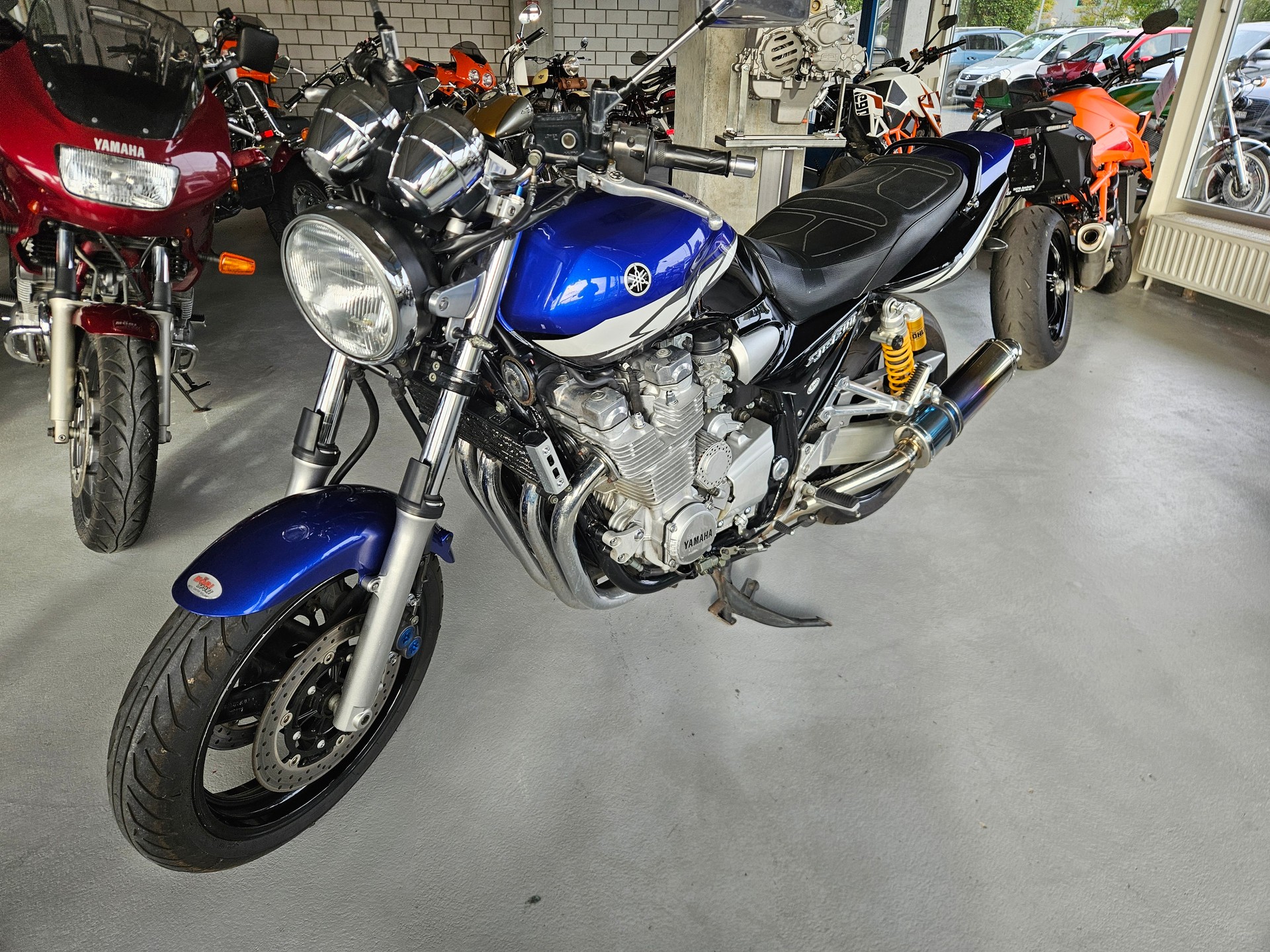 YAMAHA XJR 1300 SP-showroom-element-1
