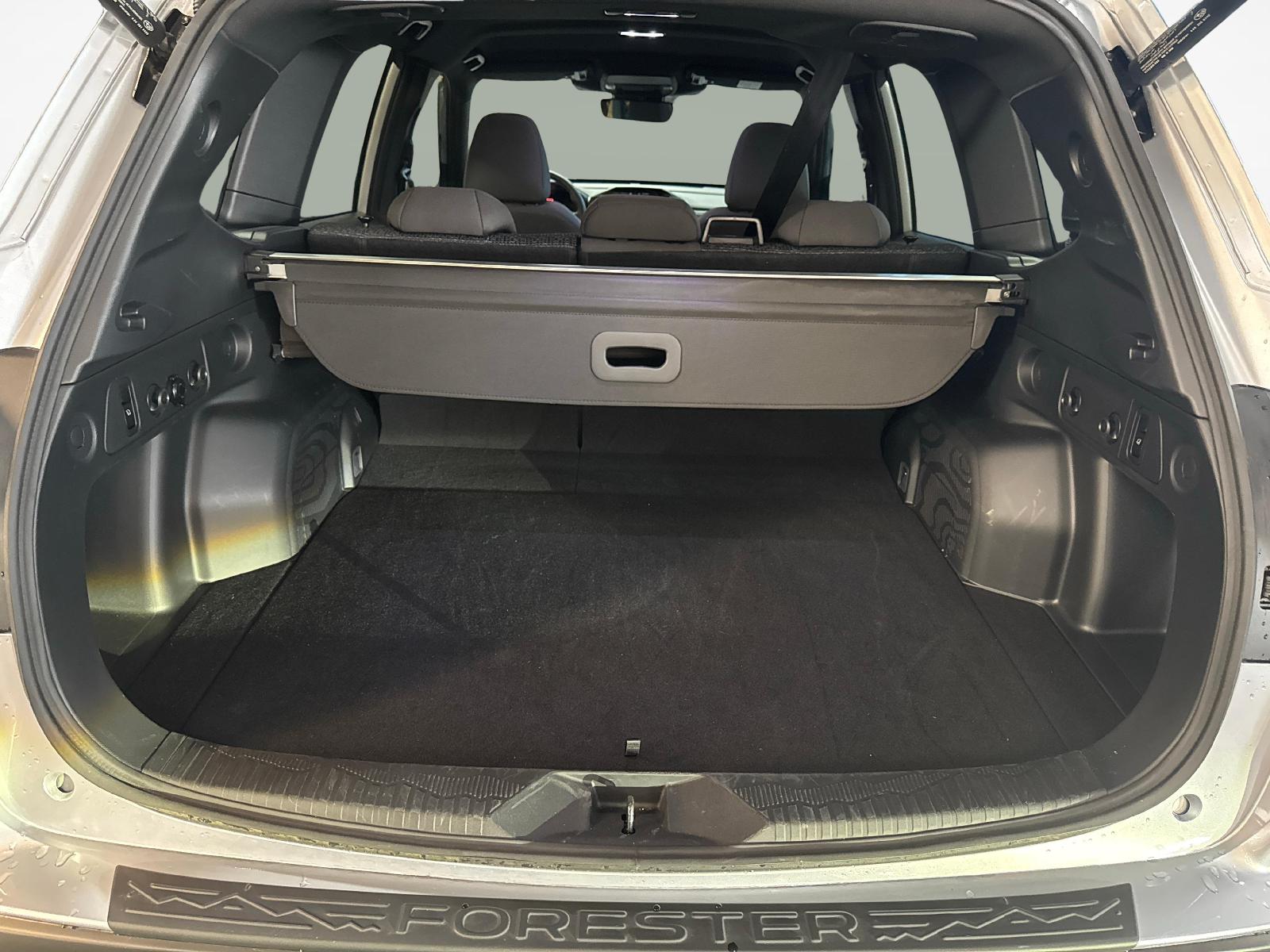 SUBARU Forester Station 2.0i e-Boxer Swiss Plus-image-11