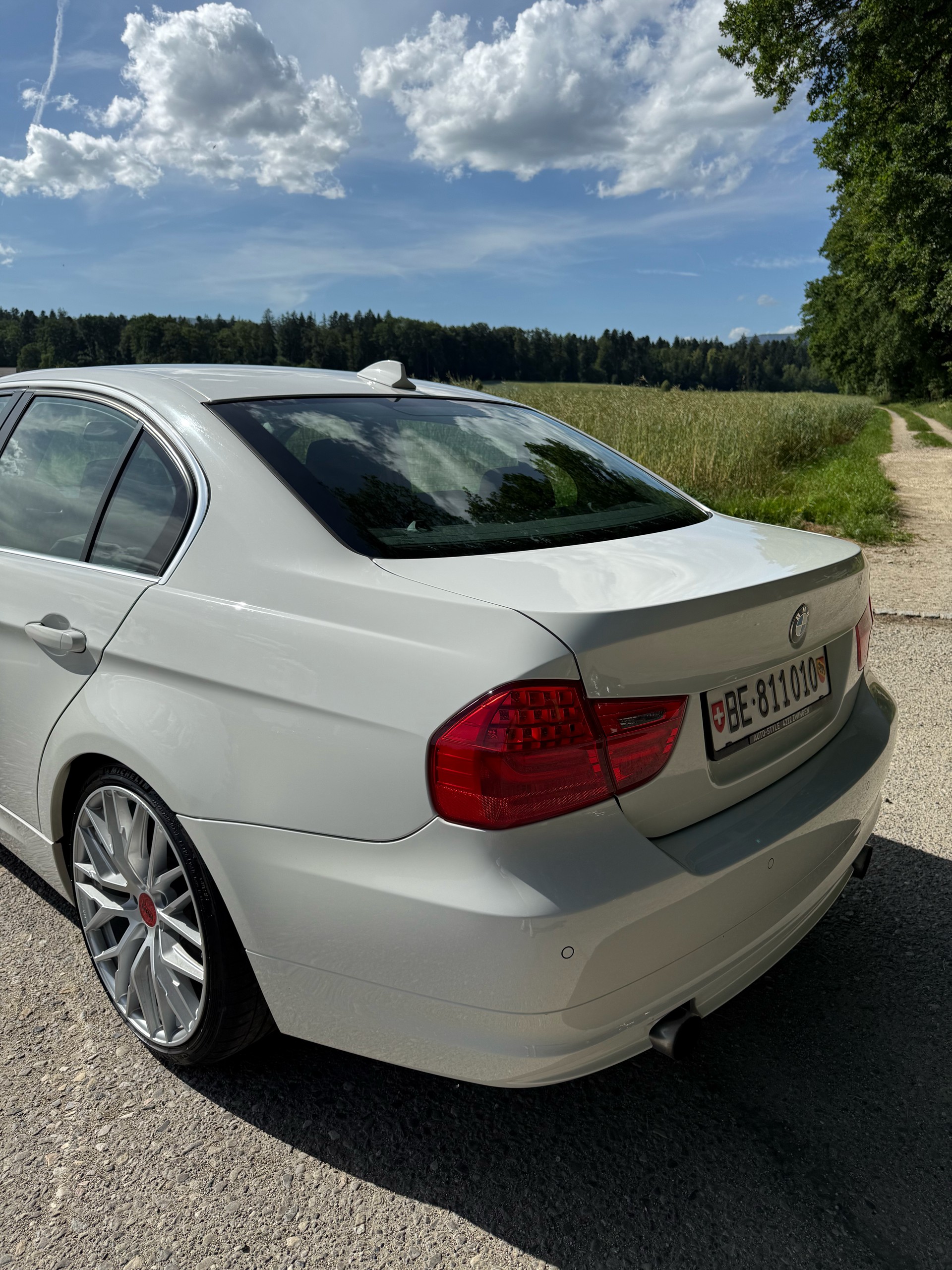BMW 335i xDrive-image-5