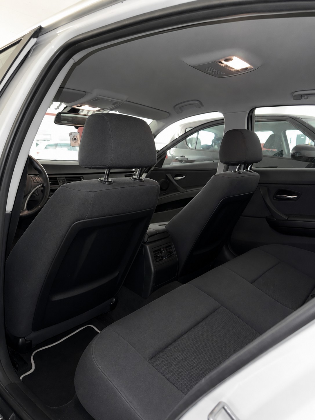 BMW 335i xDrive-image-5