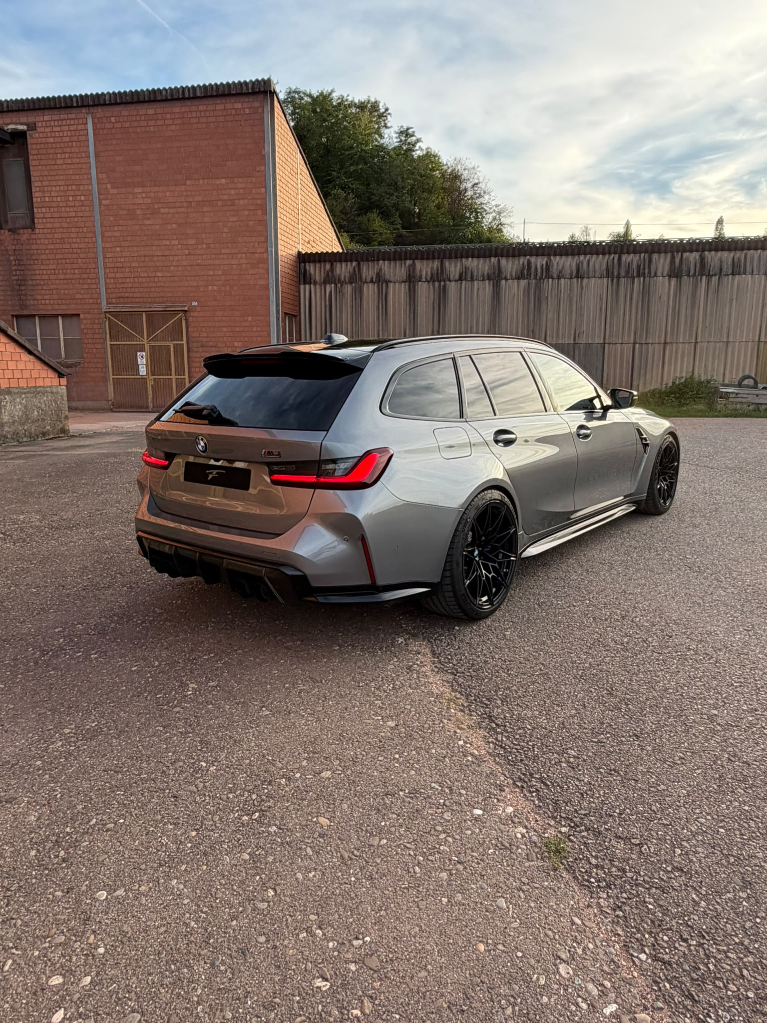 BMW M3 Touring xDrive Competition M-image-12