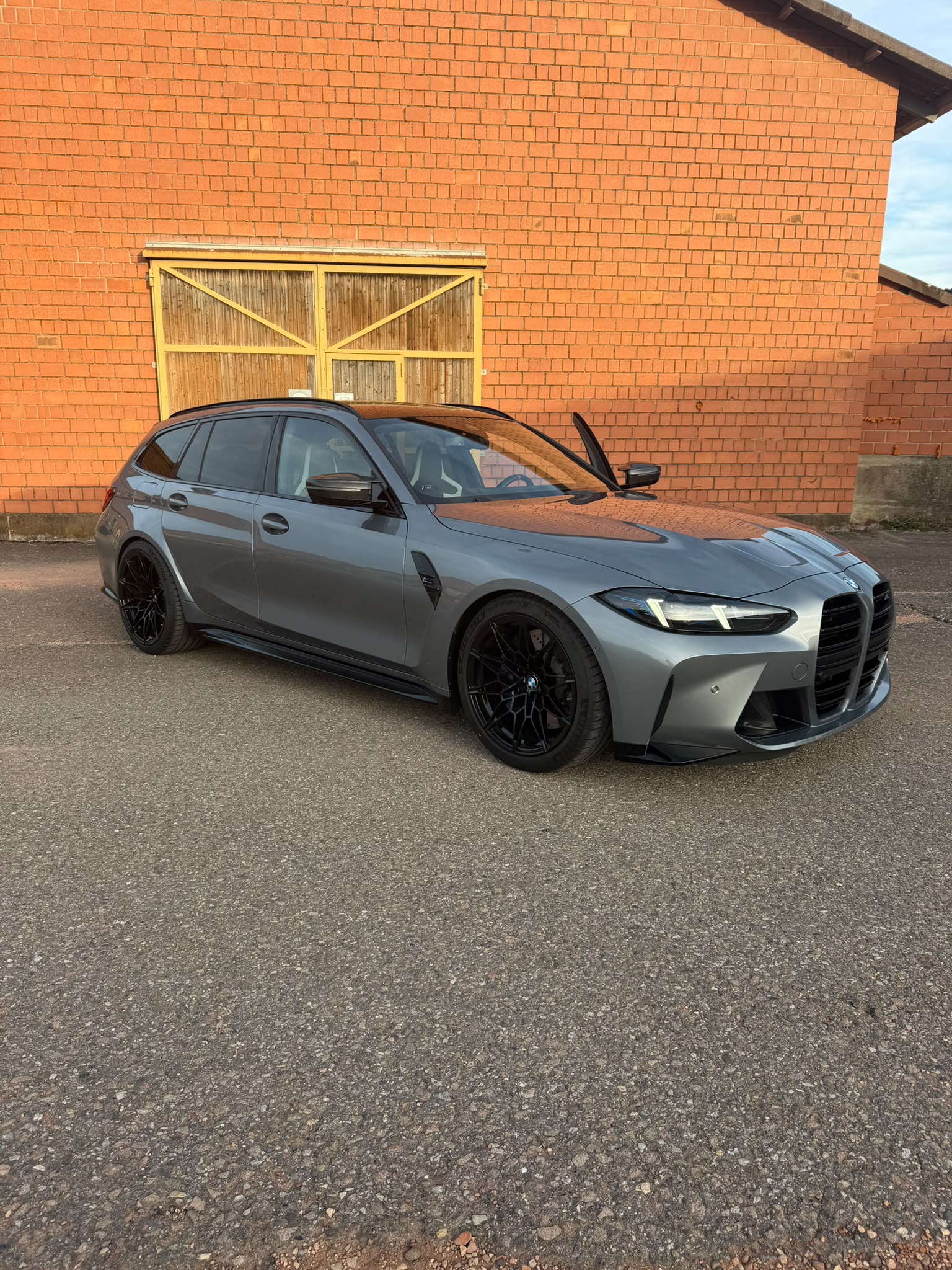BMW M3 Touring xDrive Competition M-image-8