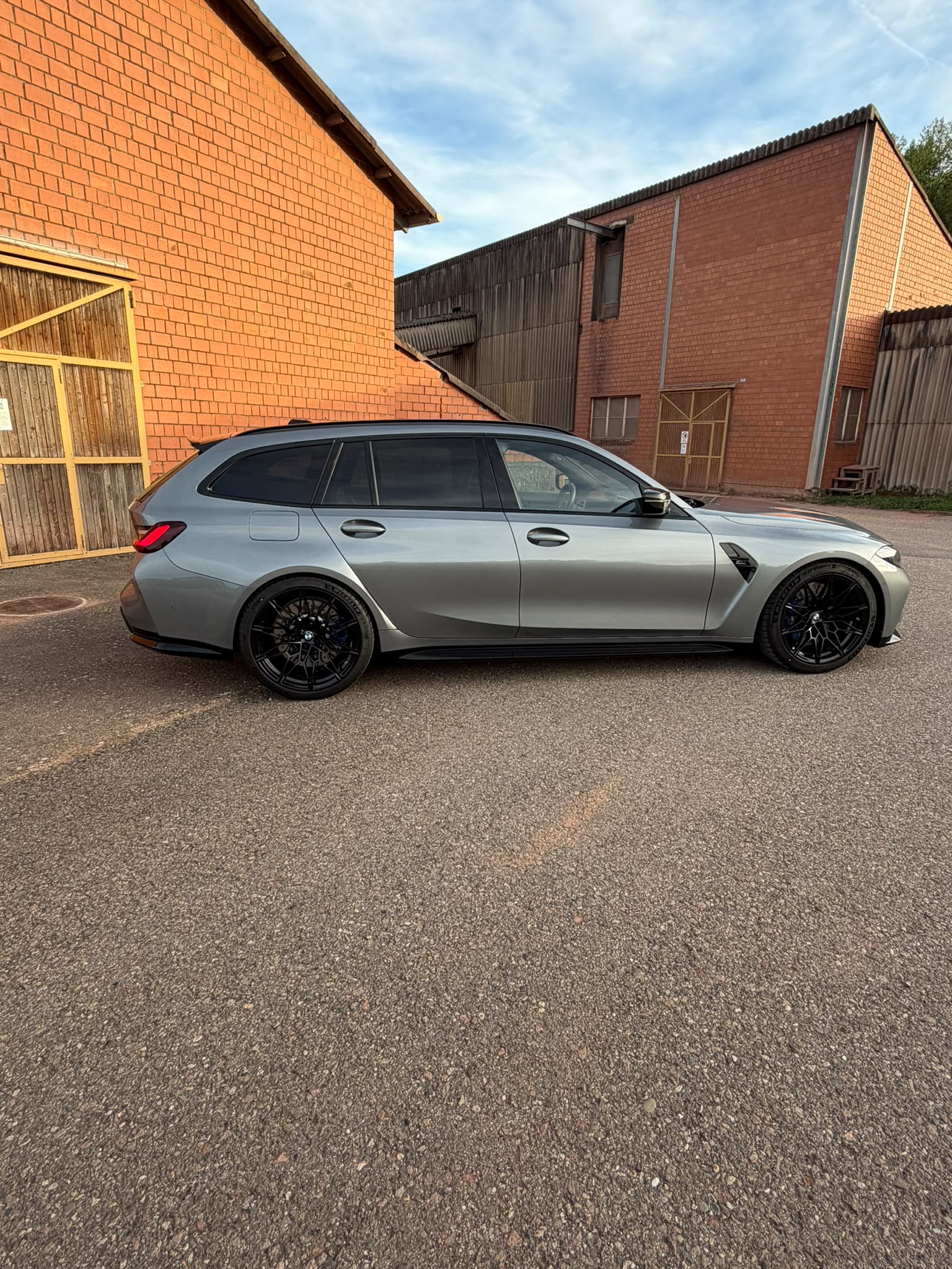 BMW M3 Touring xDrive Competition M-image-11